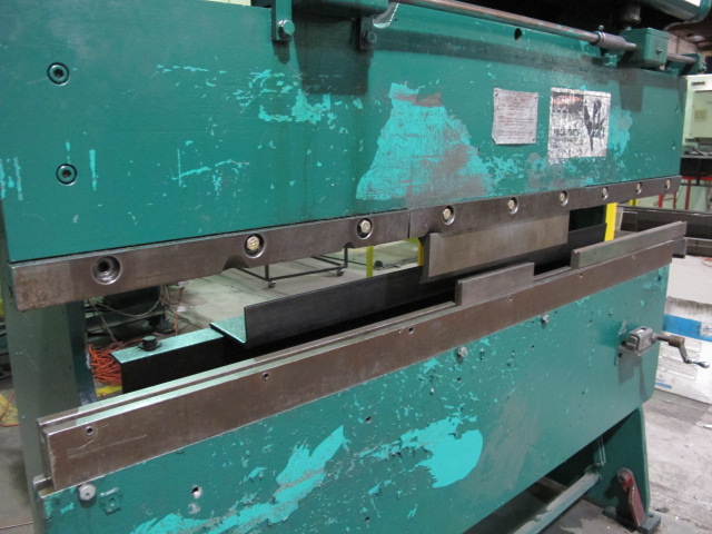 CHICAGO PRESS BRAKE, MODEL 265, 6' X 25 TON CAPACITY, FRONT OPERATED MANUAL BACKGAUGE, S/N L16798-6