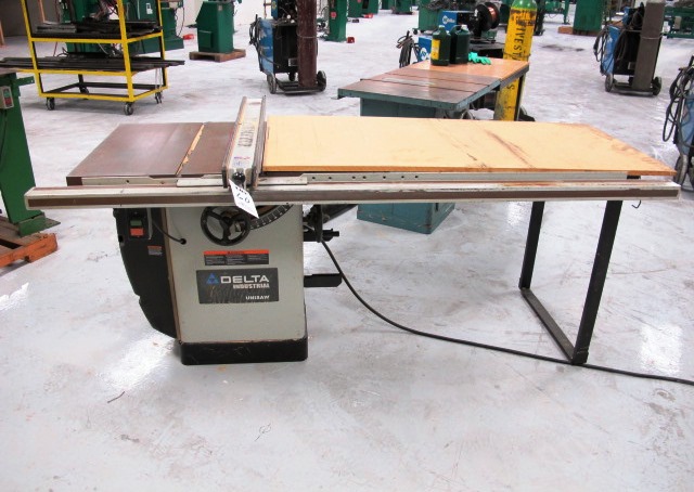 DELTA UNISAW TABLE SAW, MODEL V-200, S/N 05F106125-60
