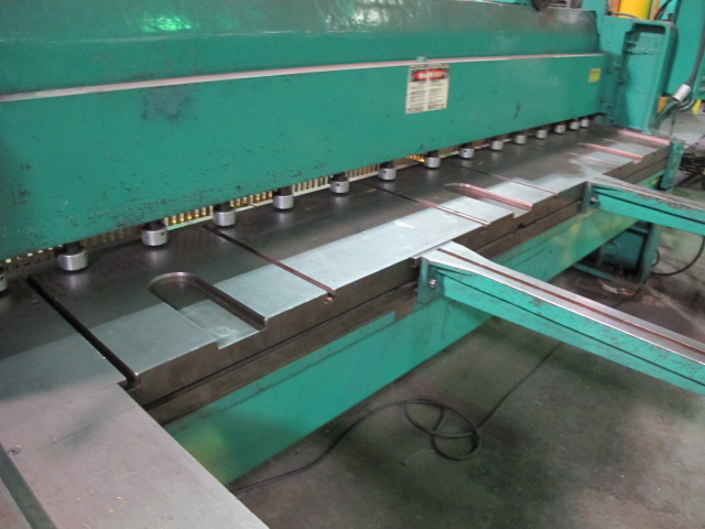 WYSONG POWER SHEAR MODEL 1010, 10' X 3/16" CAPACITY, FRONT OPERATED POWER BACKGAUGE WITH INDICTOR, SQUARE ARM, 35î SUPPORT ARMS, ELECTRIC FOOT PEDAL S/N P32-1838-9