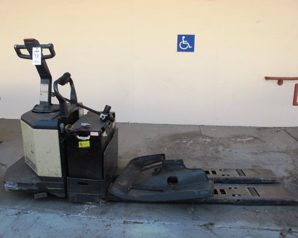 CROWN ELECTRIC PALLET JACK-98