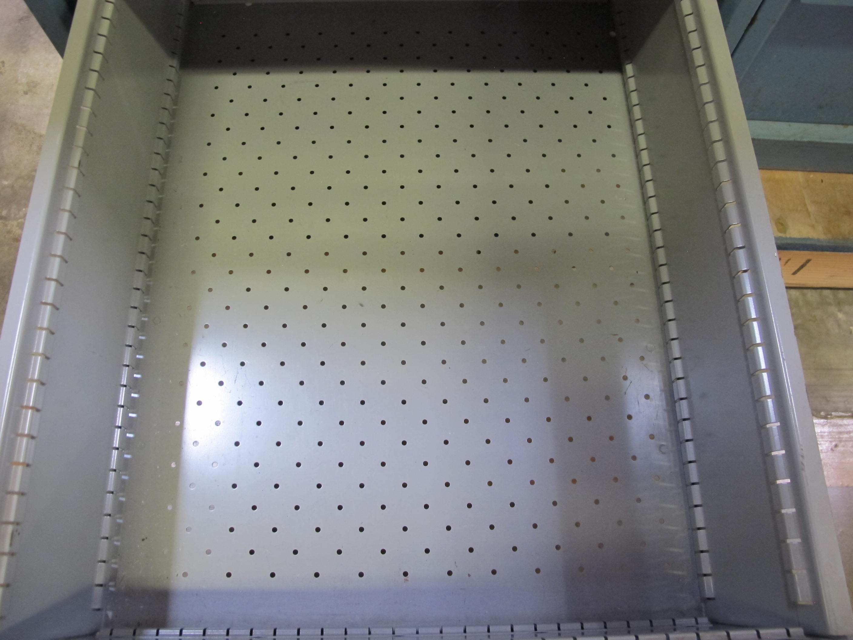 LOT TO INCLUDE: BUTCHER BLOCK TABLE TOP 96"L X 30"W, (2) LISTA 4 DRAWER CABINETS WITH CONTENTS. LOADING & HANDLING $15-1701