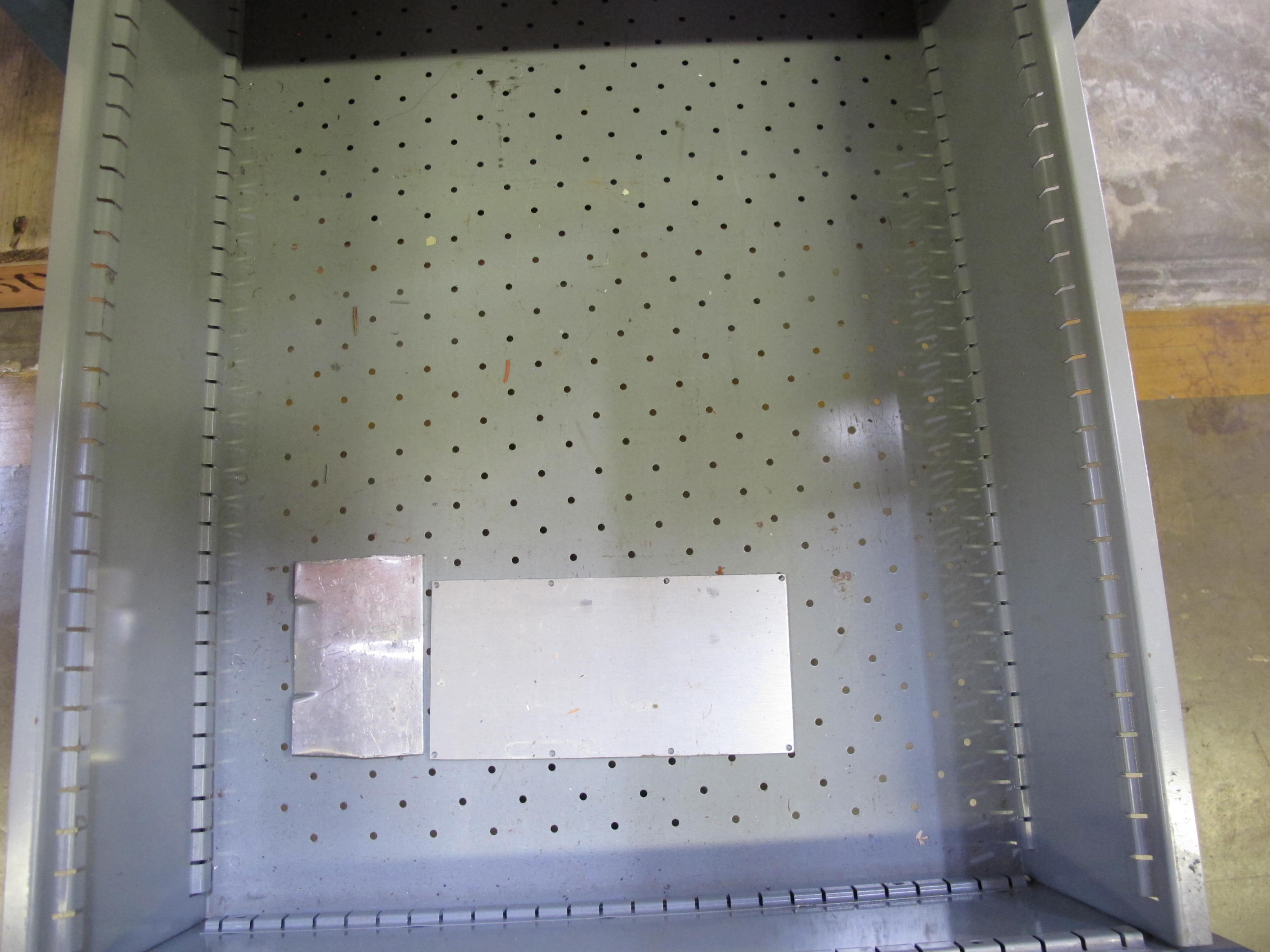 LOT TO INCLUDE: (1) BUTCHER BLOCK TABLE TOP 48"L X 30"W, (1) LISTA DUAL DESK LEG, (1) LISTA 4 DRAWER CABINET WITH CONTENTS. LOADING & HANDLING $15-1702