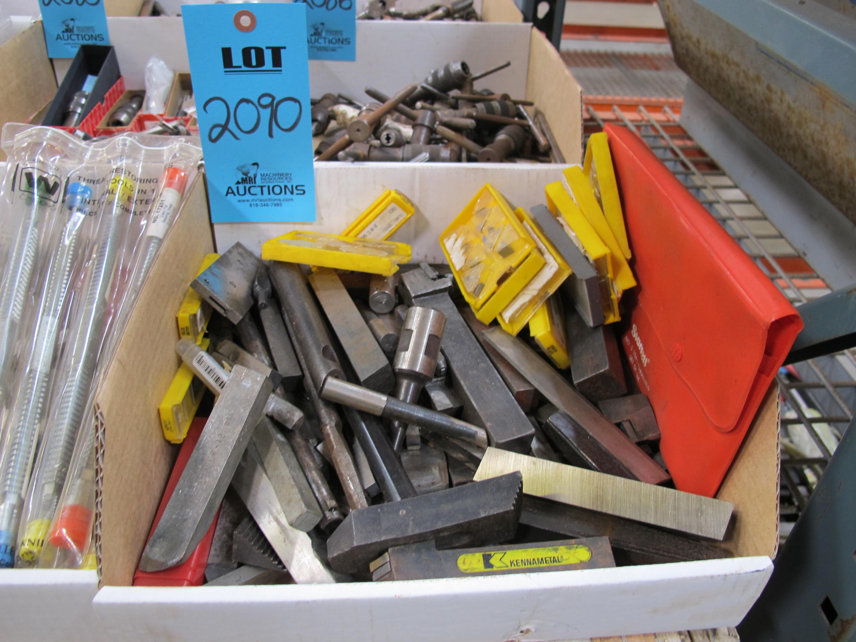 LOT TO INCLUDE KENNAMETAL: MACHINE LATHE AND MILL TOOLING, CARBIDE INSERTS, MODELS CNMG432, GS125N, NTP3R, NA3R5-2090