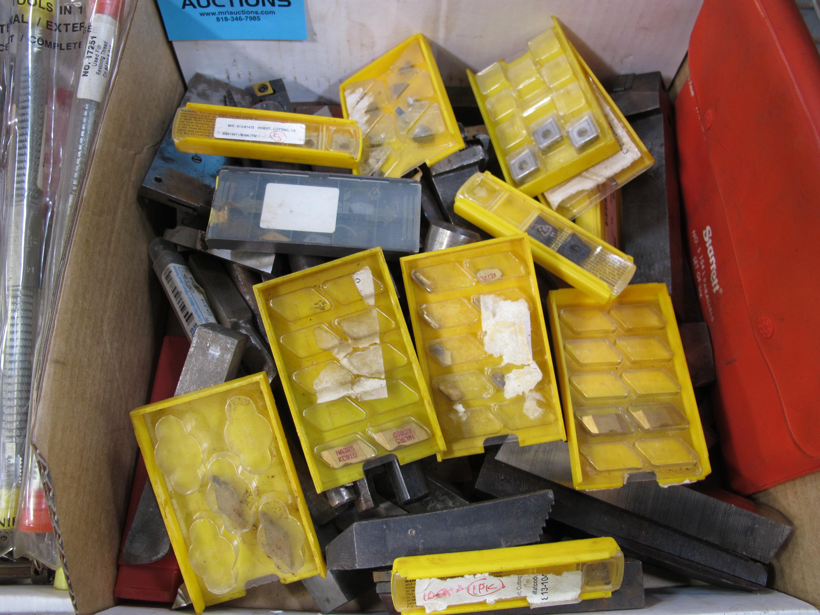 LOT TO INCLUDE KENNAMETAL: MACHINE LATHE AND MILL TOOLING, CARBIDE INSERTS, MODELS CNMG432, GS125N, NTP3R, NA3R5-2090