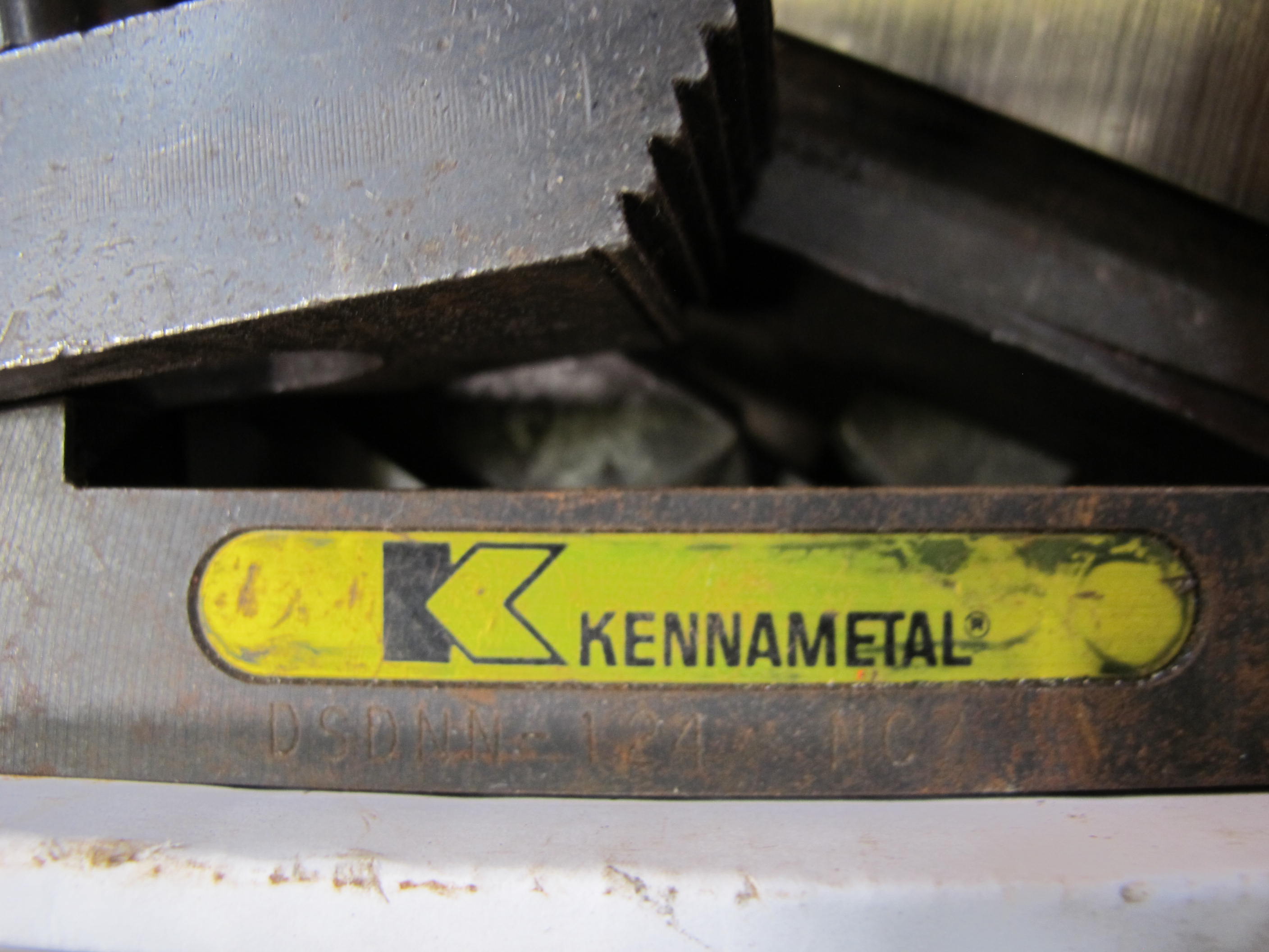 LOT TO INCLUDE KENNAMETAL: MACHINE LATHE AND MILL TOOLING, CARBIDE INSERTS, MODELS CNMG432, GS125N, NTP3R, NA3R5-2090
