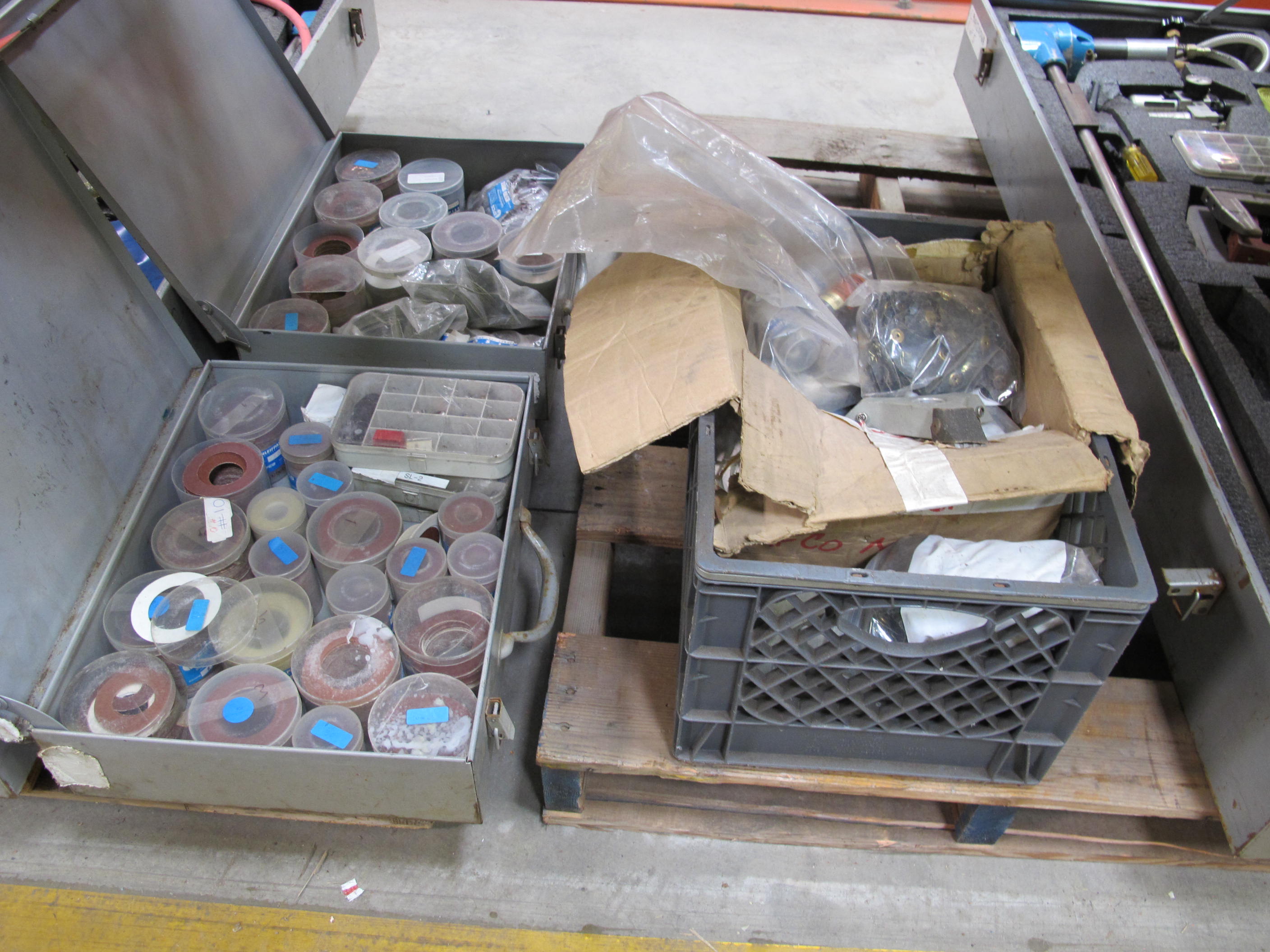 LOT TO INCLUDE: (2) EFCO PORTABLE GATE VALVE GRINDING/LAPPING MACHINE, MODEL SL-2, MACHINE INCLUDES: MACHINE ARM WITH DRIVE MOTOR, ROCKER WITH SEATING FOR MACHINE ARM, BASEPLATE FOR MOUNTING ON VALVE HOUSINGS, CLAMPING COLLARS, GRINDING AND LAPPING TOOLS, FASTENING SCREW CLAMPS, AND INSTRUCTION BOOKLET IN PORTABLE CASE, (2) ASSORTED ABRASIVE DISCS, VARIED SIZES, IN PORTABLE CASE, (5) EFCO TOOLING IN PORTABLE TOOLING-2095