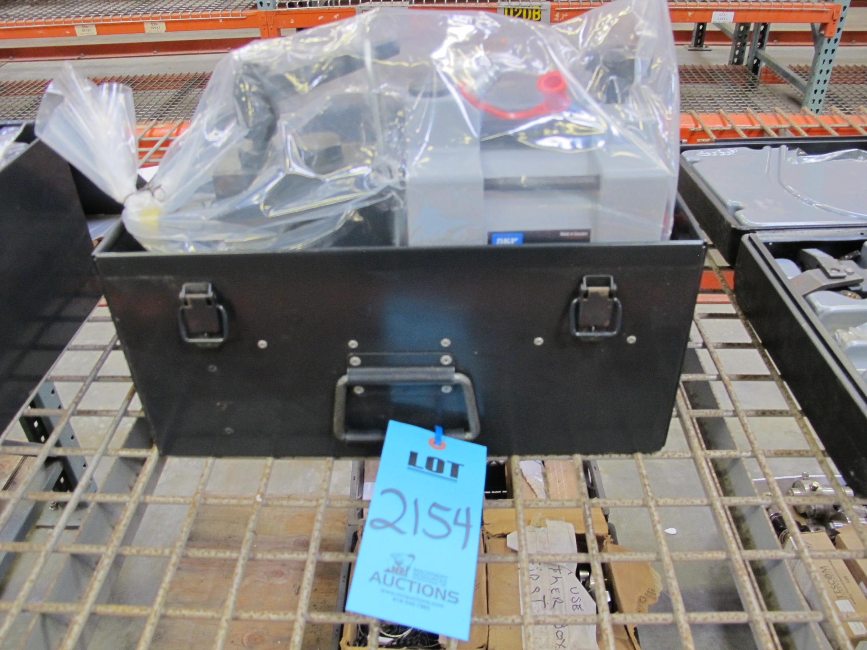 (NEW! STILL IN PLASTIC) SKF THAP 300 AIRDRIVEN PUMP, WITH  STEEL CASE-2154