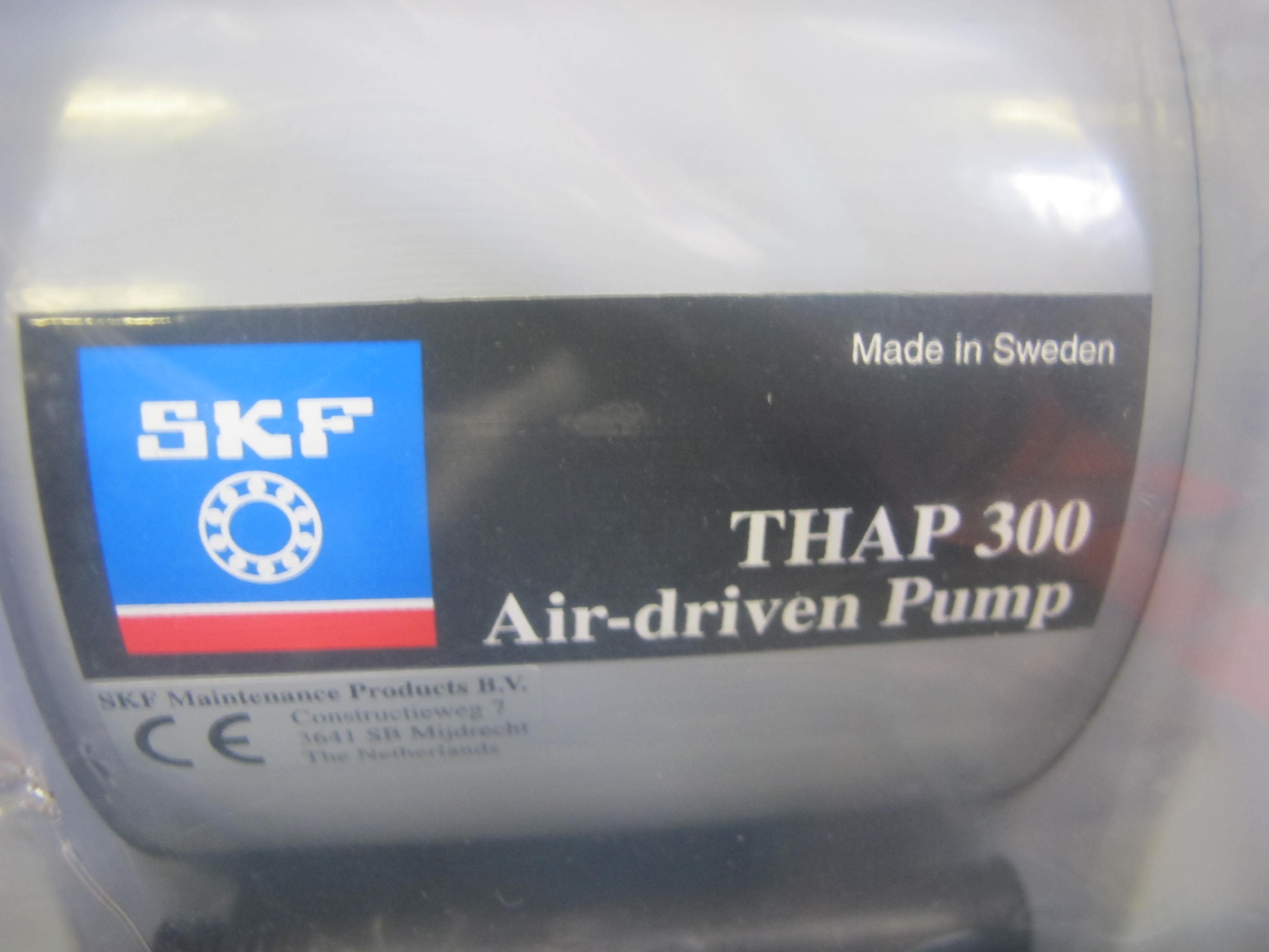 (NEW! STILL IN PLASTIC) SKF THAP 300 AIRDRIVEN PUMP, WITH  STEEL CASE-2154