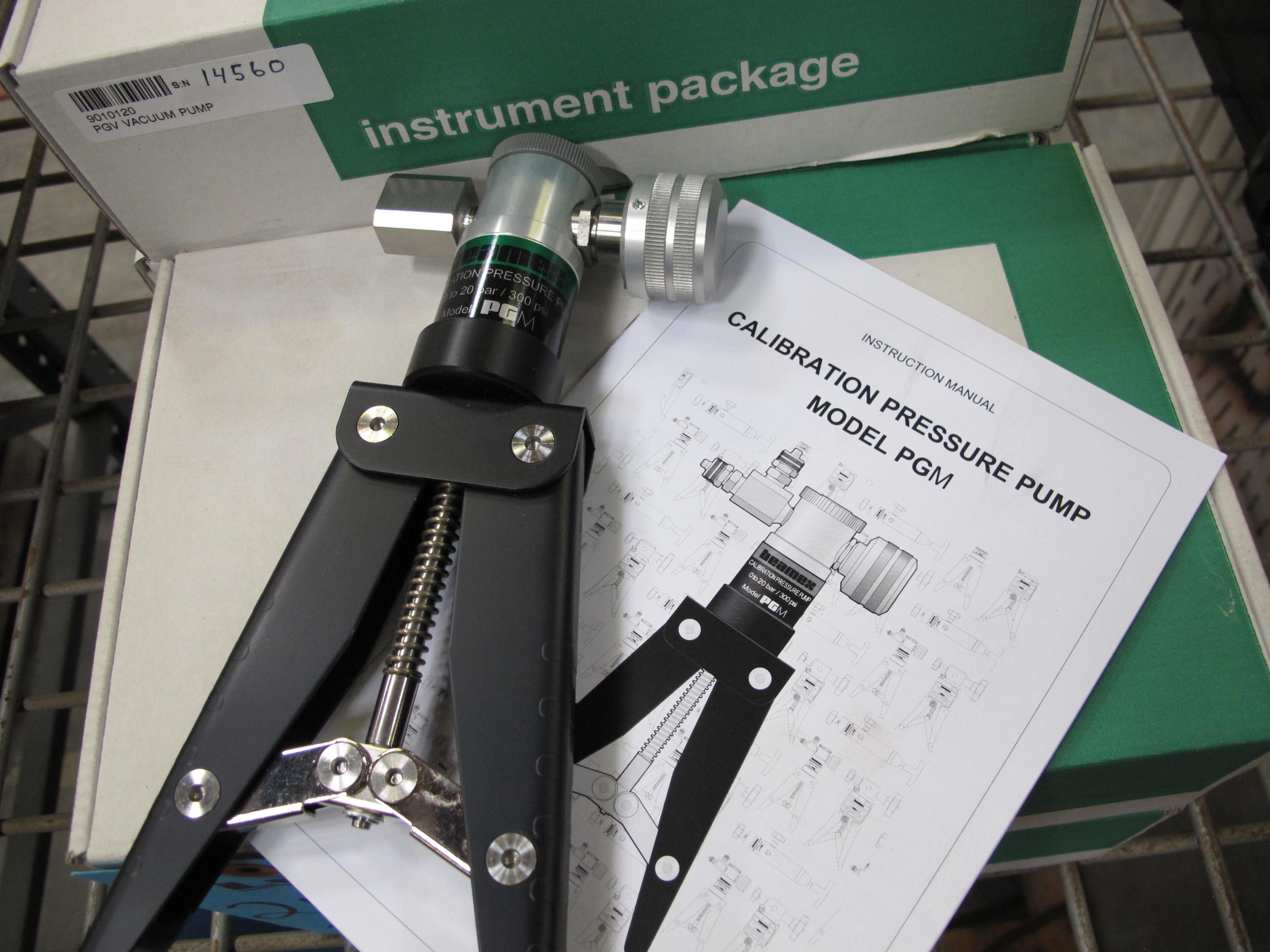 (3) NEW IN BOX! (2)  BEAMEX CALIBRATION PRESSURE PUMPS, MODEL PGM, (3) BEAMEX VACUUM PUMPS-2164