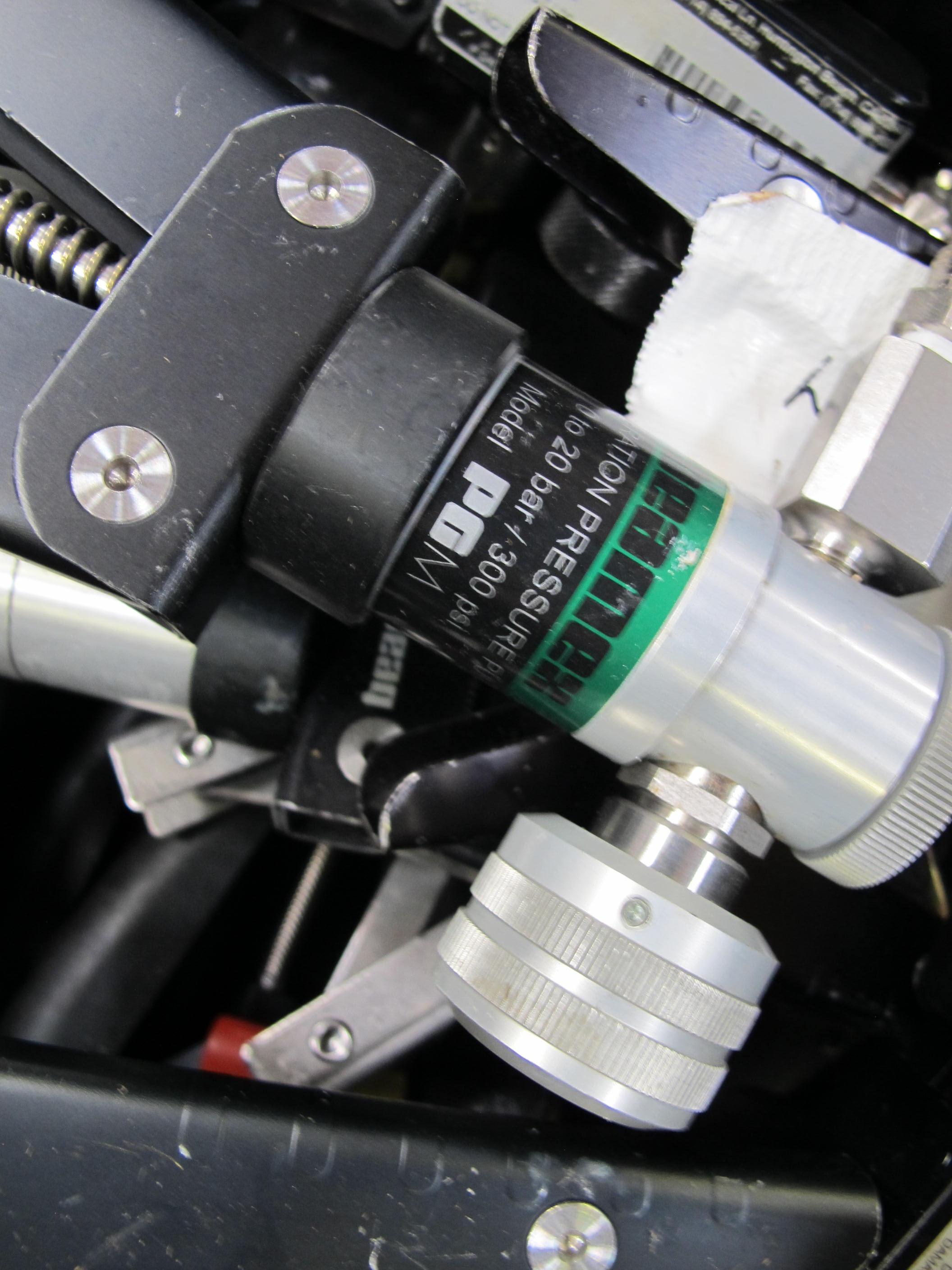 LOT TO INCLUDE AMETEK AND BEAMEX: MISC. HYDRAULIC HAND PUMPS AND CALIBRATION PUMPS-2166