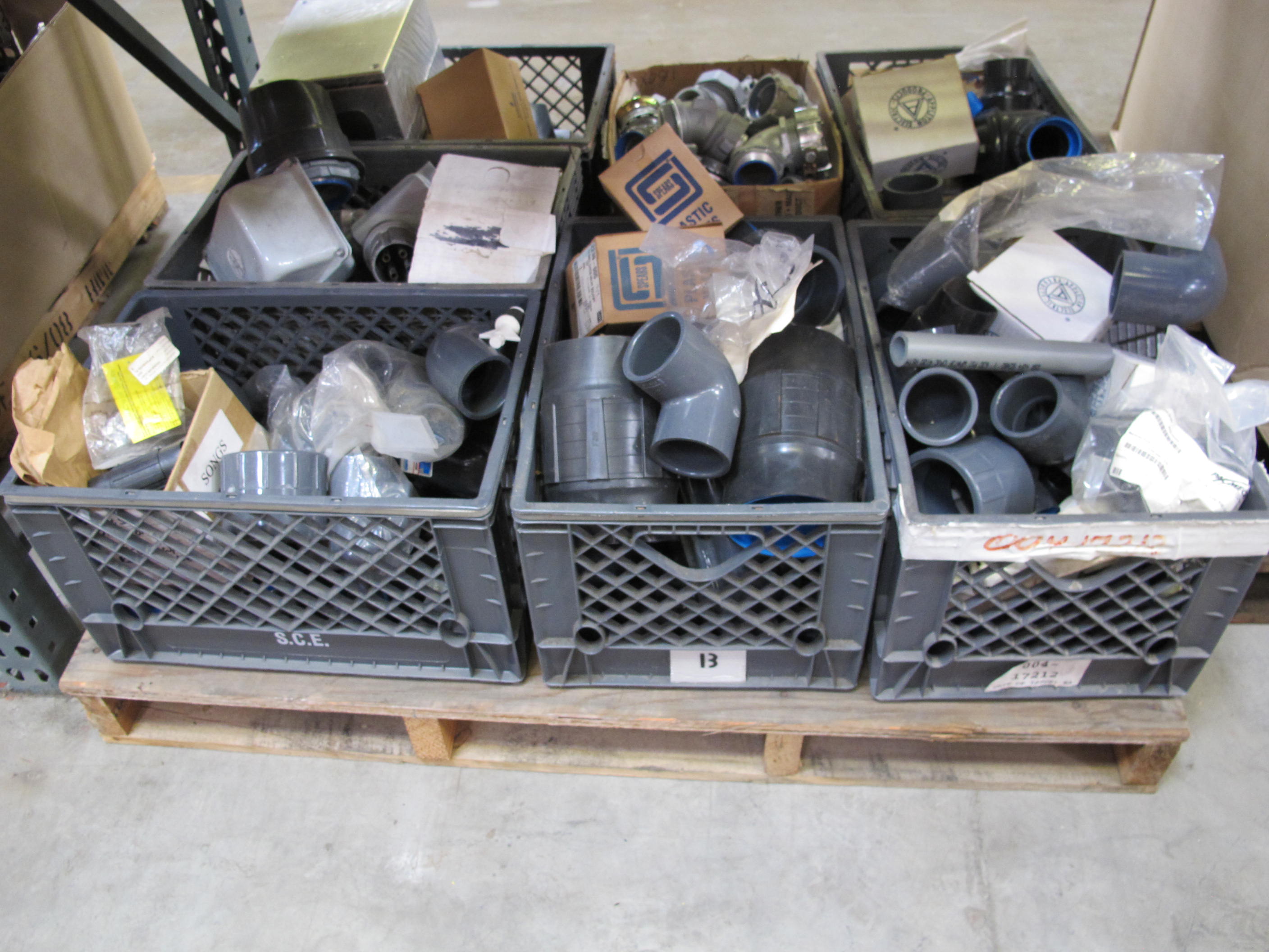 LOT TO INCLUDE: APPLETON CONDUIT CONNECTORS, ELECTRICAL ENCLOSURES, PLASTIC AND RUBBER FITTINGS-2176
