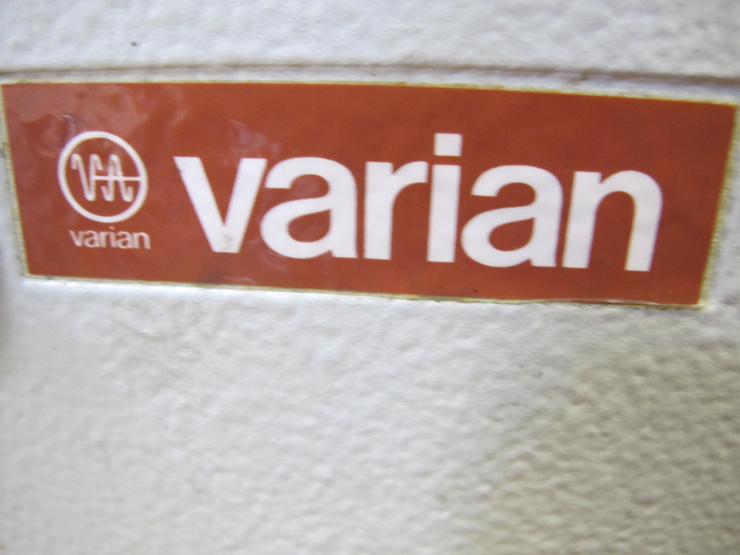 VARIAN SD-300 DUAL STAGE ROTARY VANE MECHANICAL VACUUM PUMP WITH FULFLO FILTER-2183