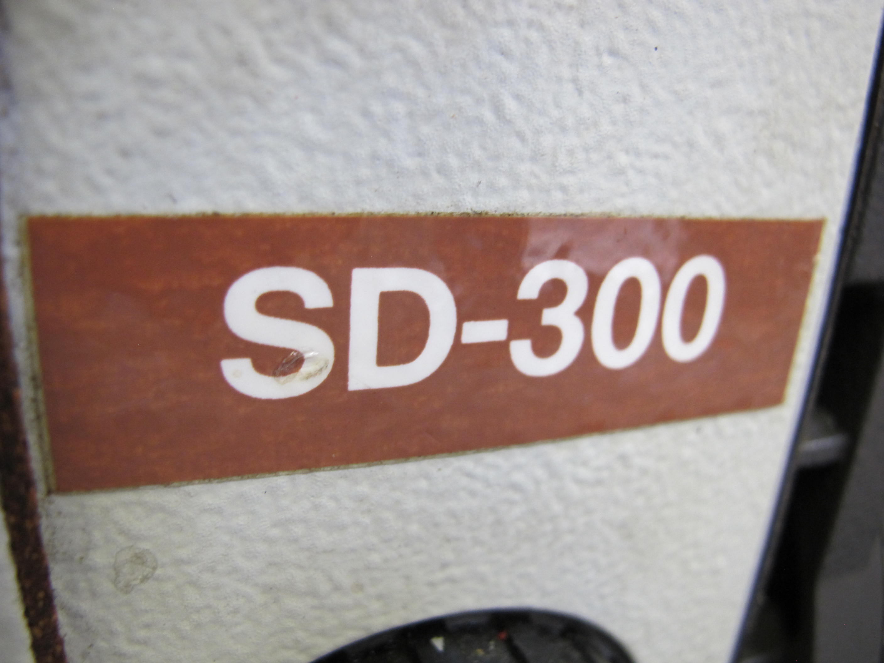 VARIAN SD-300 DUAL STAGE ROTARY VANE MECHANICAL VACUUM PUMP WITH FULFLO FILTER-2183