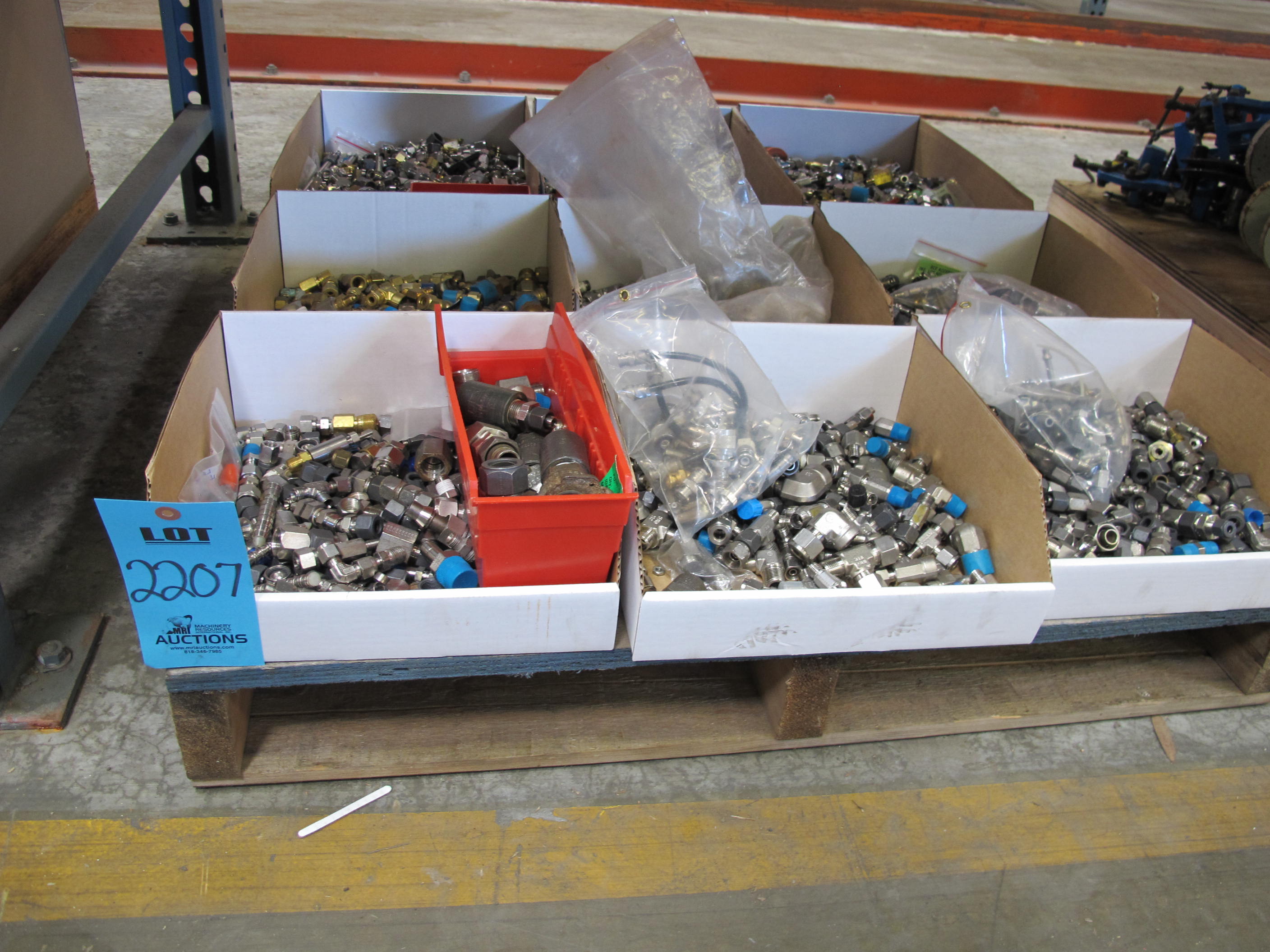 LOT TO INCLUDE SWAGELOK AND PARKER: LARGE QUANTITY OF SS AND BRASS FITTINGS, ELBOWS, AND "T"S-2207