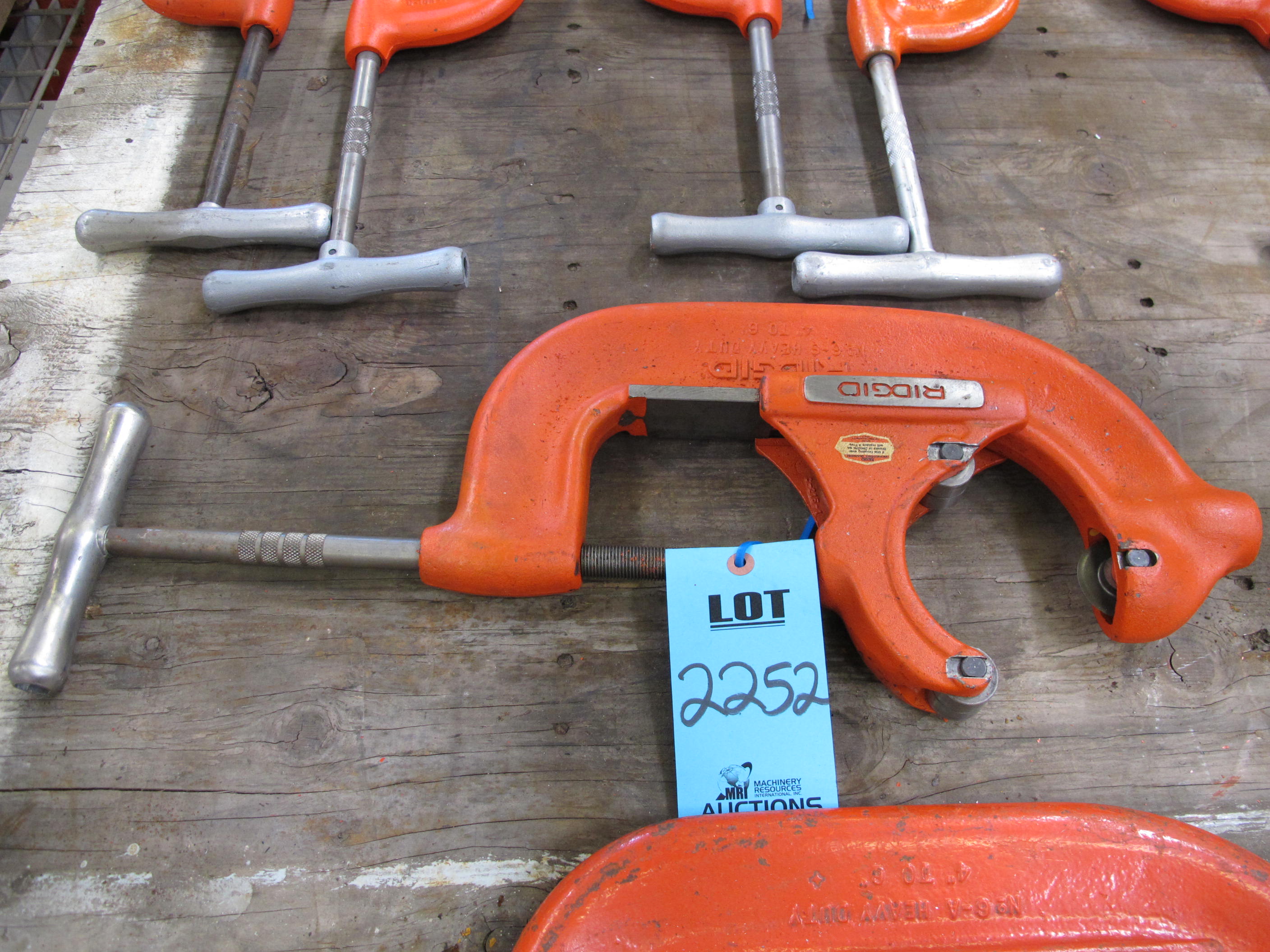RIDGID PIPE CUTTER, 2"-4"-2252