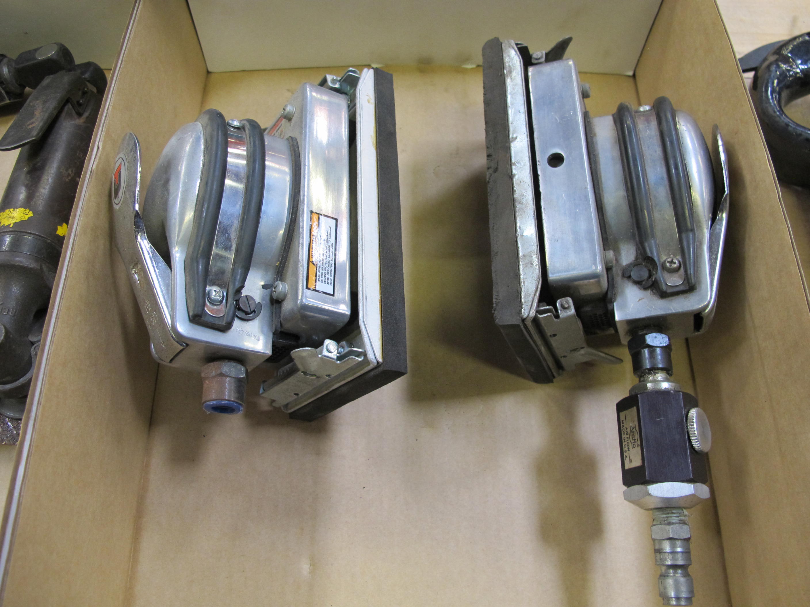 (2) UNIVERSAL TOOL JITTERBUG SANDERS, MODEL NUMBER UT8792-2546