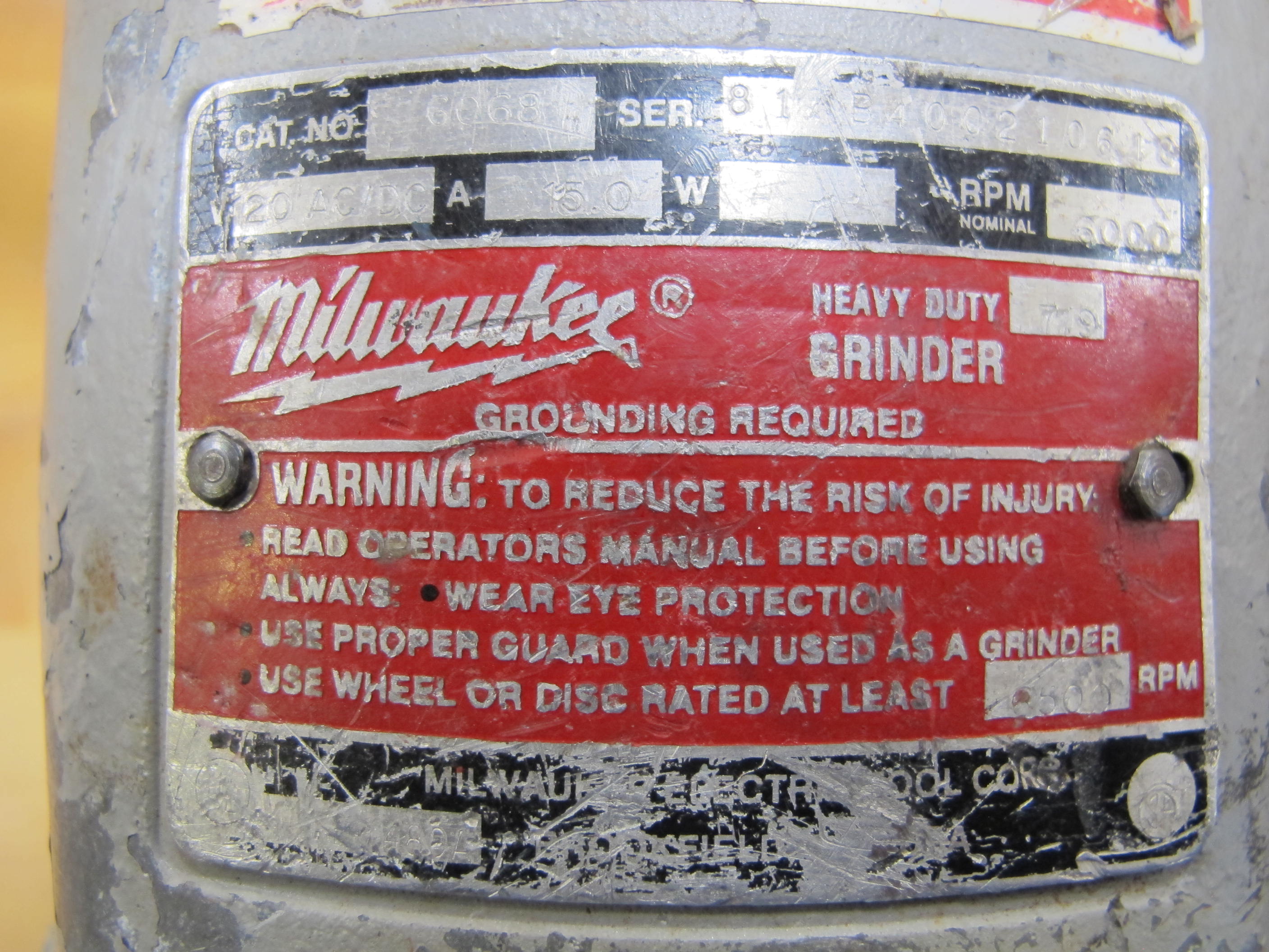 MILWAUKEE HEAVY DUTY GRINDER, MODEL NUMBER 6068-2555