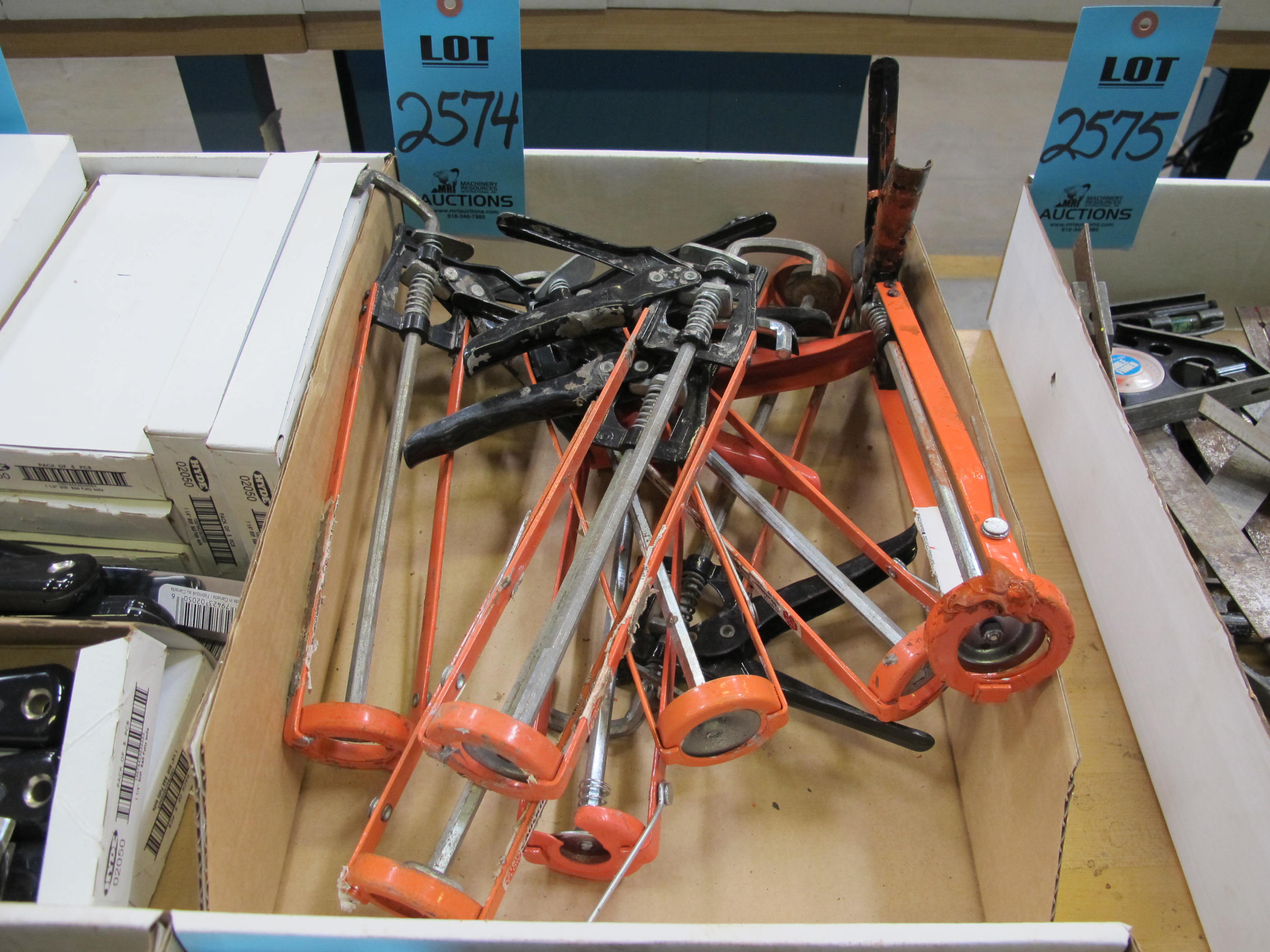CAULKING GUNS-2574
