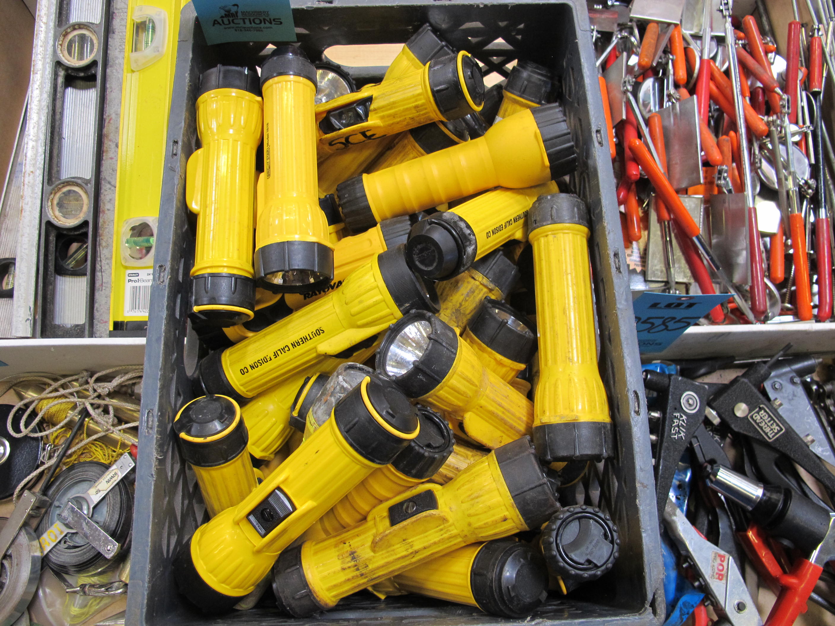 MISC. FLASHLIGHTS *BATTERIES NOT INCLUDED*-2583