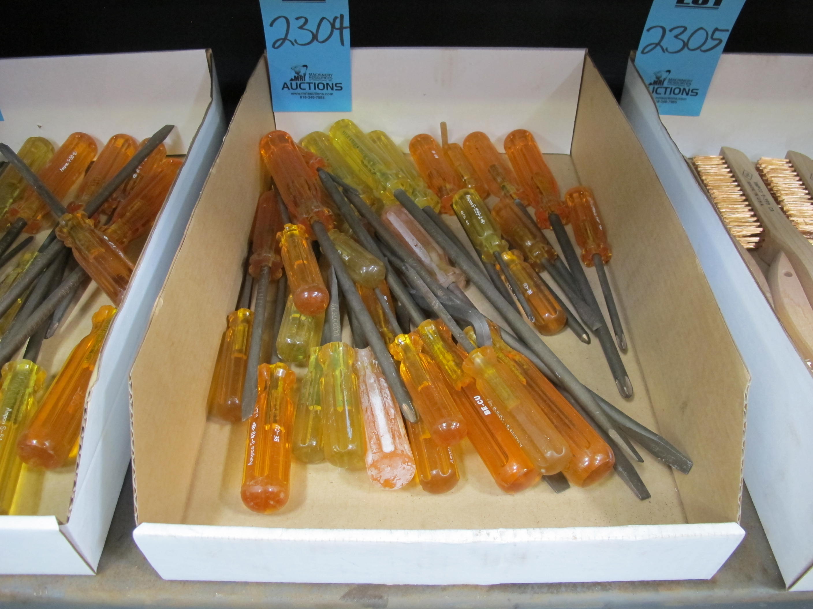 LOT TO INCLUDE AMPCO AND BERYLCO NON SPARKING SCREWDRIVERS-2304