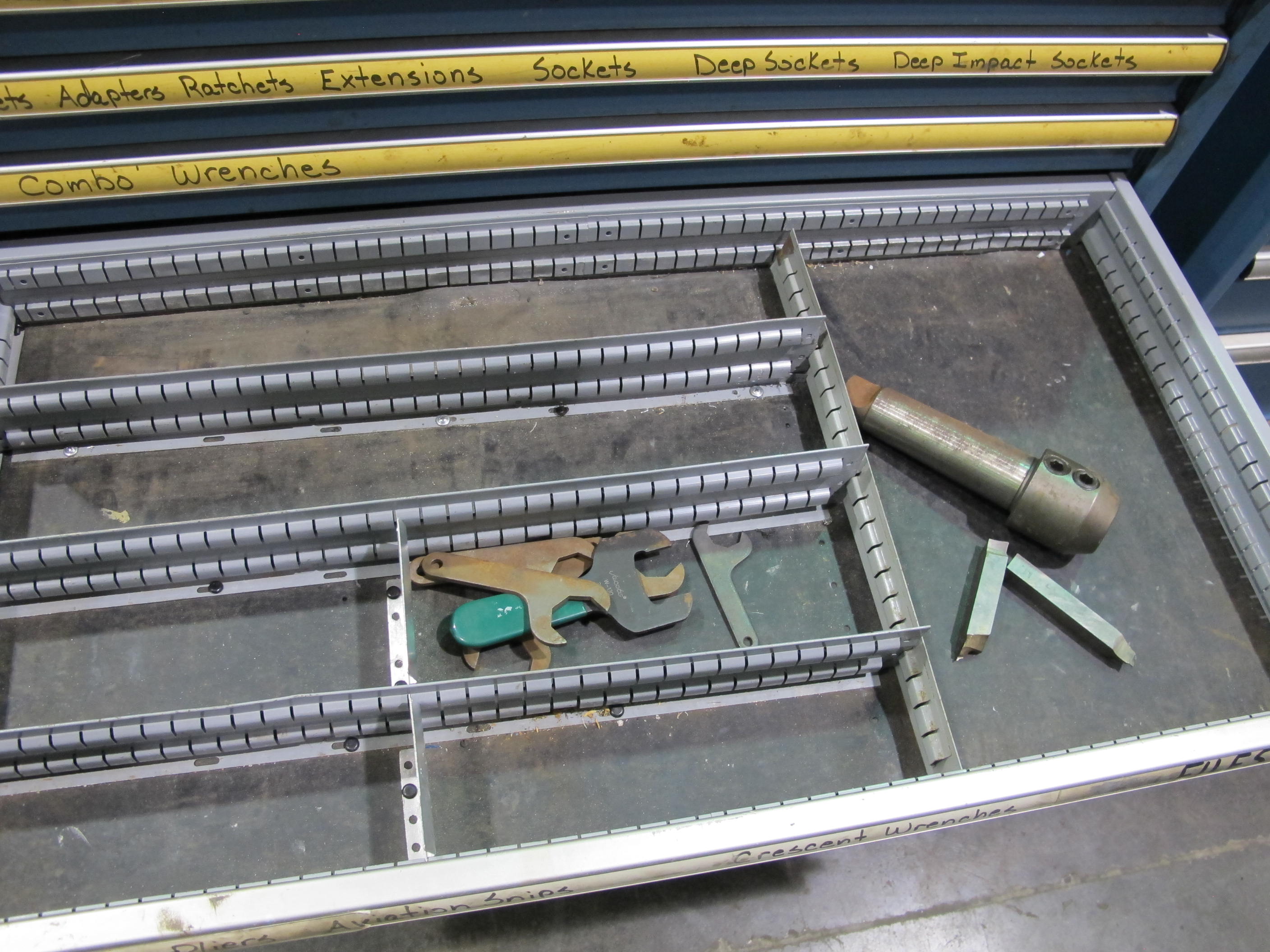 LISTA 7-DRAWER TOOL CABINET W/ CONTENTS (T-10) LOADING & HANDLING FEE $50-177