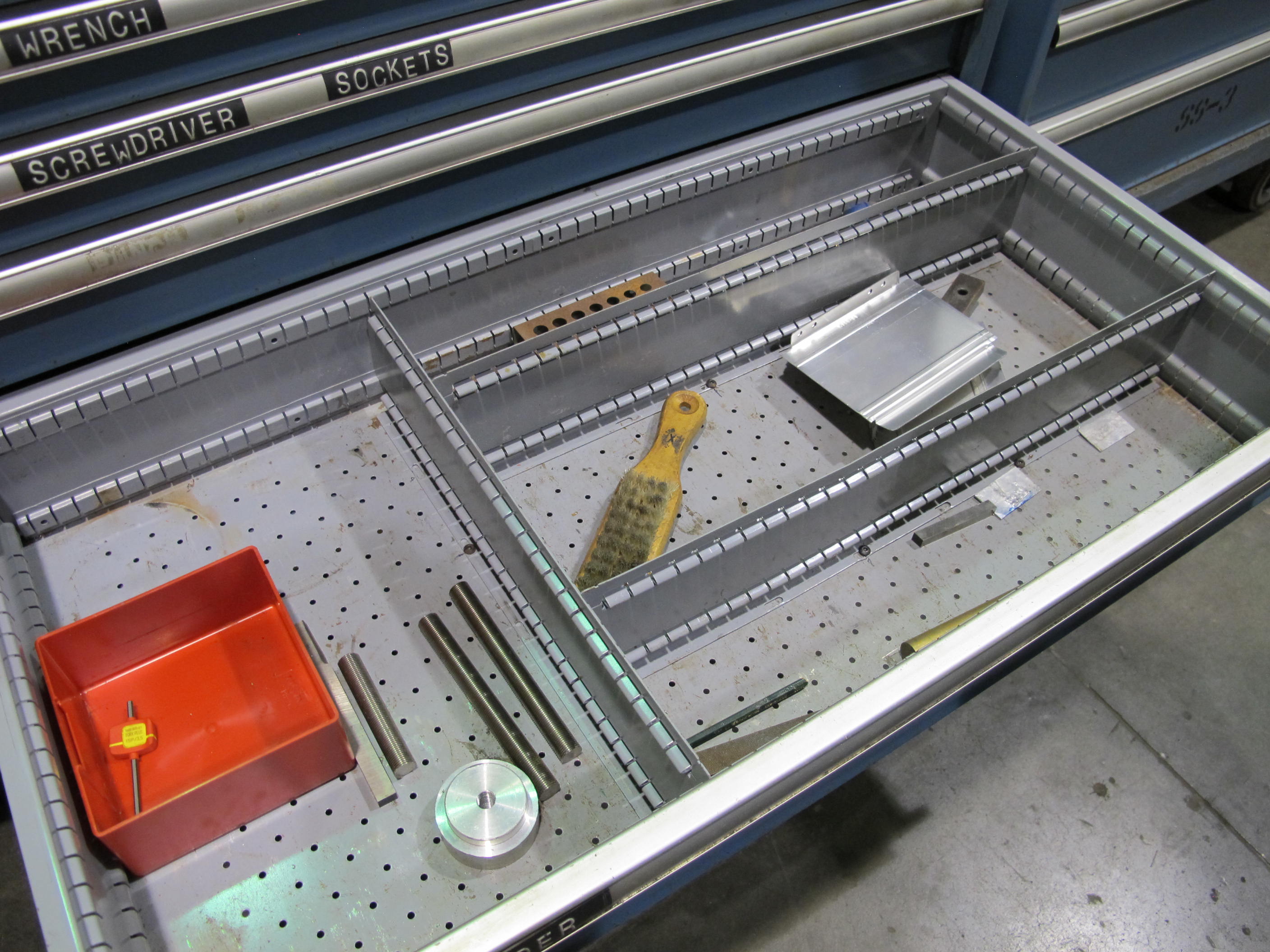 LISTA 7-DRAWER TOOL CABINET W/ CONTENTS (T-10) LOADING & HANDLING FEE $50-180