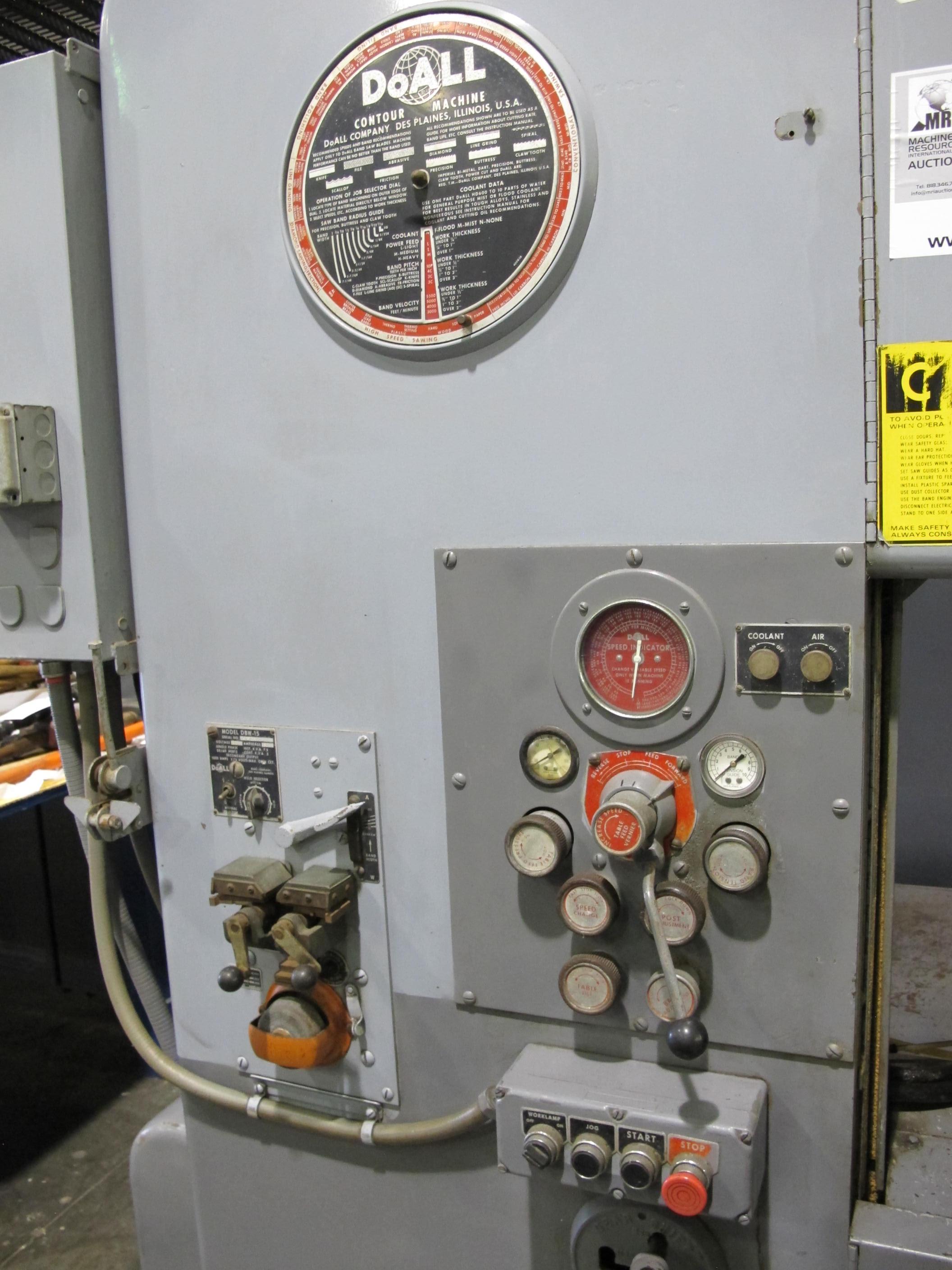 DOALL 2613-3 VERTICAL BAND SAW, 68" X 15" TABLE, 26" THROAT, BLADE WELDER & GRINDER, 186" BLADE, HYDRAULIC FEED TABLE, S/N 198-76432 (T-10) LOADING & HANDLING FEE $500-204