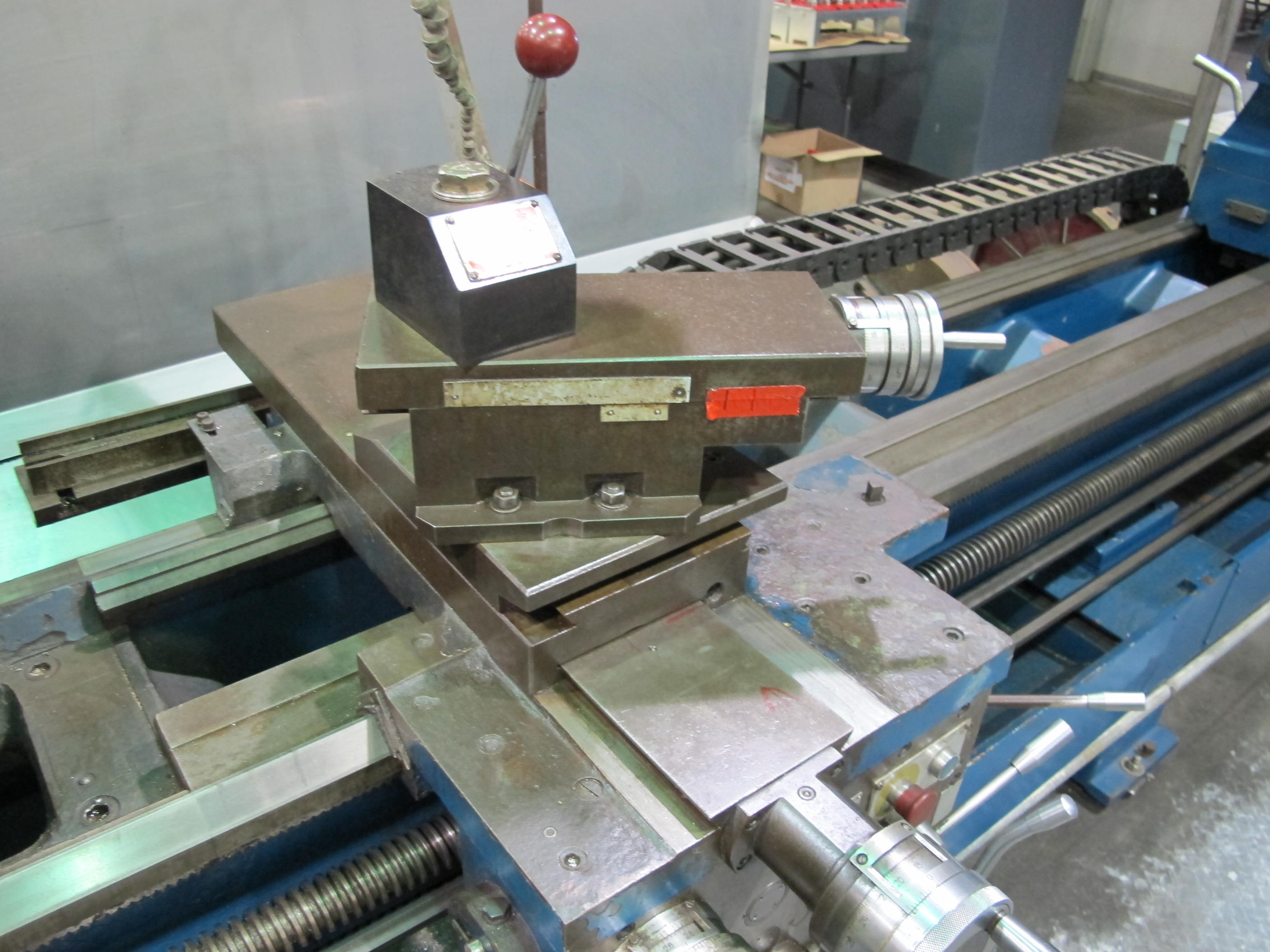 LION C-10TM ENGINE LATHE, GAP BED, 28Ó X 84Ó, 37Ó SWING IN GAP, 19-1/2Ó SWING OVER CROSS SLIDE, 20Ó- 4 JAW INDEPENDENT CHUCK, 15Ó- 3 JAW CHUCK, 4Ó HOLE THRU, 22.4-1120 RPM, TAILSTOCK, (2) STEADY RESTS, S/N 42941 (T-10) LOADING & HANDLING FEE $750-269