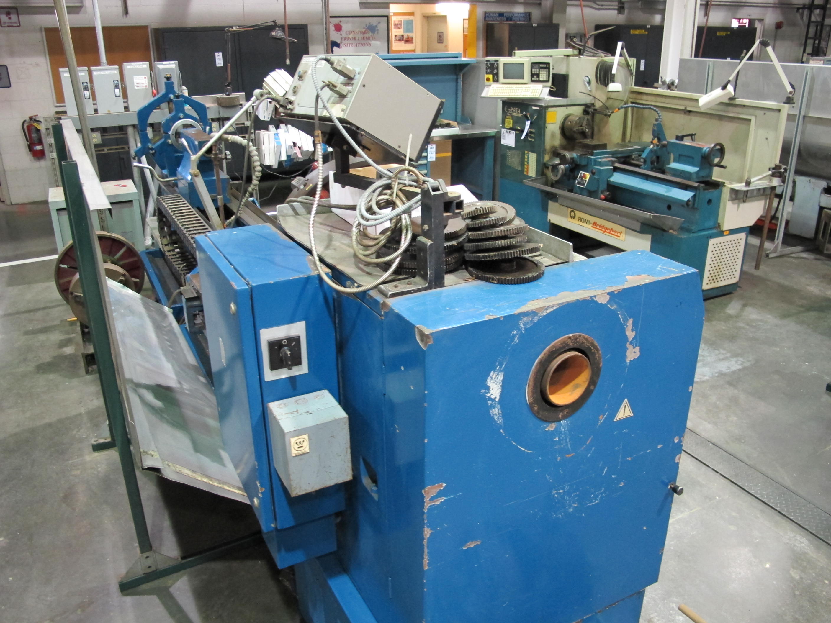 LION C-10TM ENGINE LATHE, GAP BED, 28Ó X 84Ó, 37Ó SWING IN GAP, 19-1/2Ó SWING OVER CROSS SLIDE, 20Ó- 4 JAW INDEPENDENT CHUCK, 15Ó- 3 JAW CHUCK, 4Ó HOLE THRU, 22.4-1120 RPM, TAILSTOCK, (2) STEADY RESTS, S/N 42941 (T-10) LOADING & HANDLING FEE $750-269