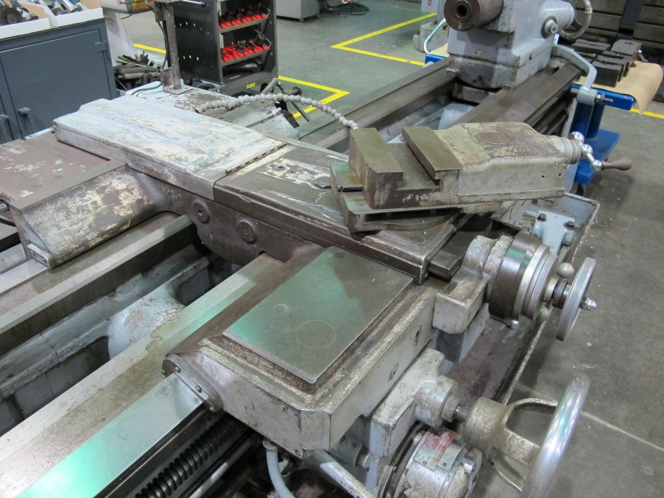 LEBLOND 2516 HEAVY DUTY ENGINE LATHE, 28" X 150" CC, 11.75" SWING OVER CROSS SLIDE, 10" 4 JAW CHUCK, 4" HOLE THRU, 22.4-1120 RPM, TAPER ATTACHMENT, (2) STEADY REST, THREADING, COOLANT SYSTEM, SONY DRO, S/N 3NFI1288 (T-10) LOADING & HANDLING FEE $550-276