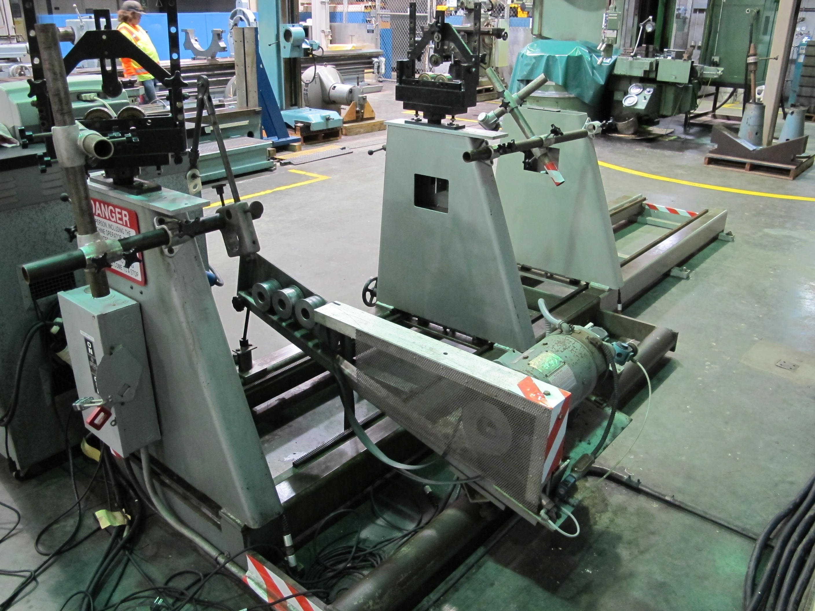 IRD MODEL B50-5V BALANCING MACHINE S/N G230532 (T-10) LOADING & HANDLING FEE $500-298