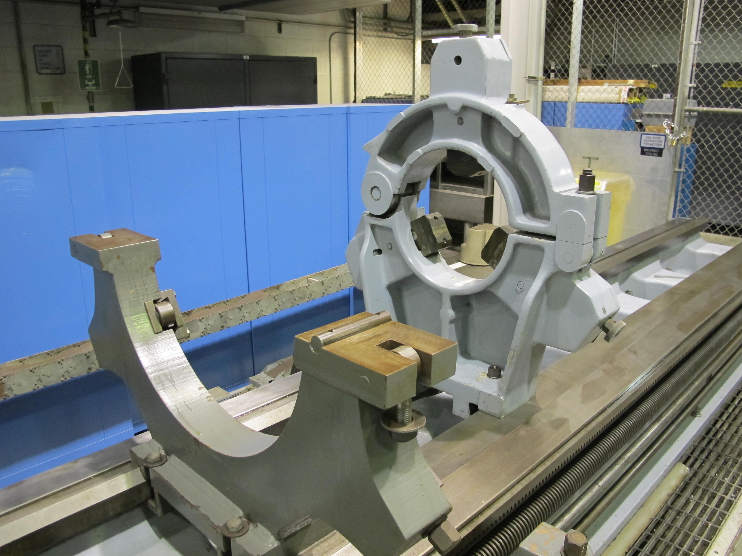 LEBLOND LARGE HEAVY DUTY SLIDING BED LATHE, SERIES NK 4025, 40" X 444", 25" SWING OVER CROSS SLIDE, 57" 4-JAW CHUCK, 5-600 RPM SPINDLE SPEED, TAILSTOCK, TAPER ATTACHMENT, TOOL POST HOLDER, (2) 14" STEADY RESTS, HARDENED & GROUND WAYS, THREAD DIAL, 75 HP, COOLANT, S/N 3NK942-R2877 (T-10) LOADING & HANDLING FEE $3,500-299