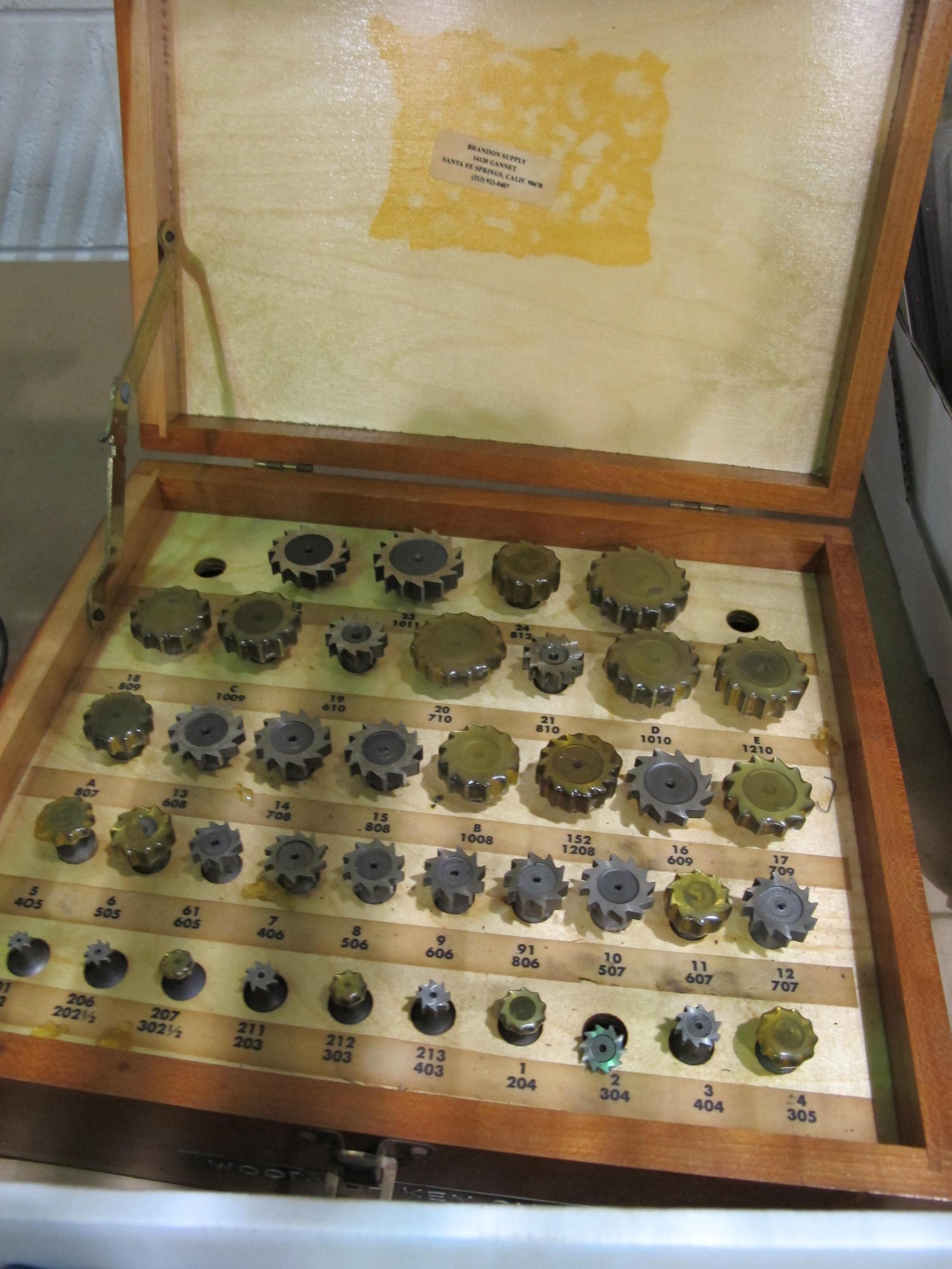 LOT ASST'D CUTTING TOOLS (T-10) LOADING & HANDLING FEE $10-439