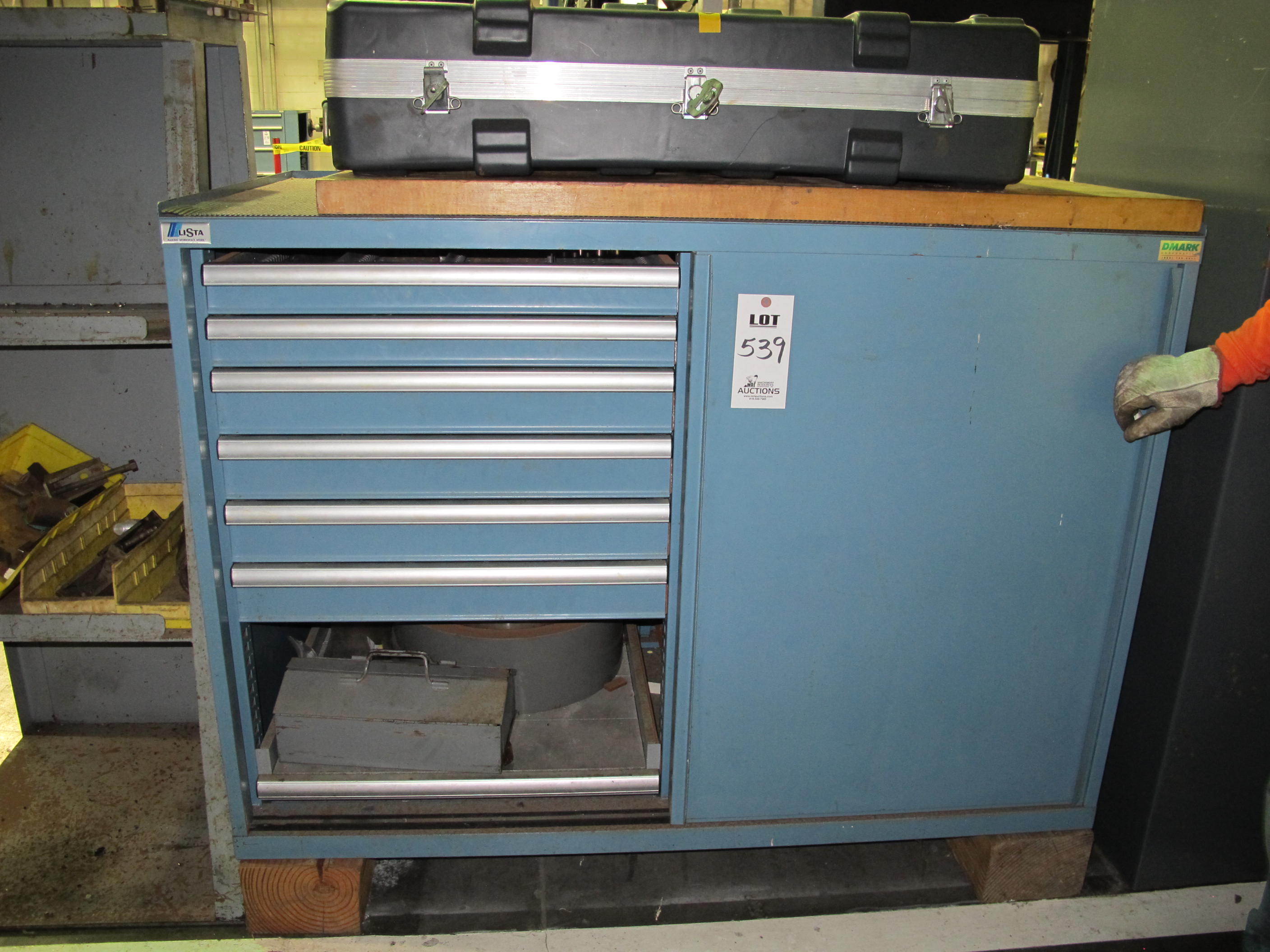 LISTA 2-DOOR TOOL CABINET W/ CASE (T-10) LOADING & HANDLING FEE $50-539