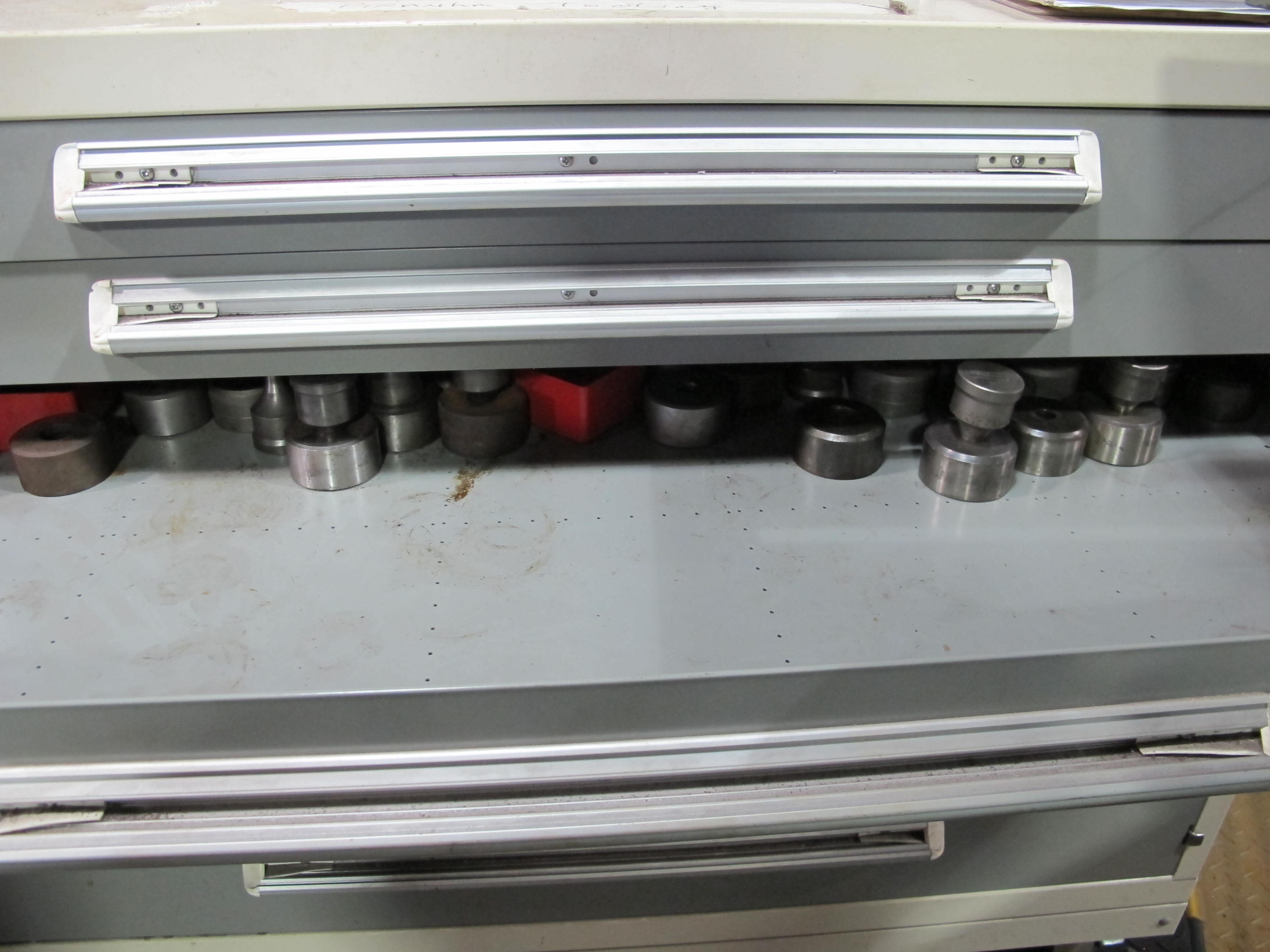 VIDMAR 6-DRAWER TOOL CABINET W/ DIES FOR PIRANHA (T-10) LOADING & HANDLING FEE $50-550