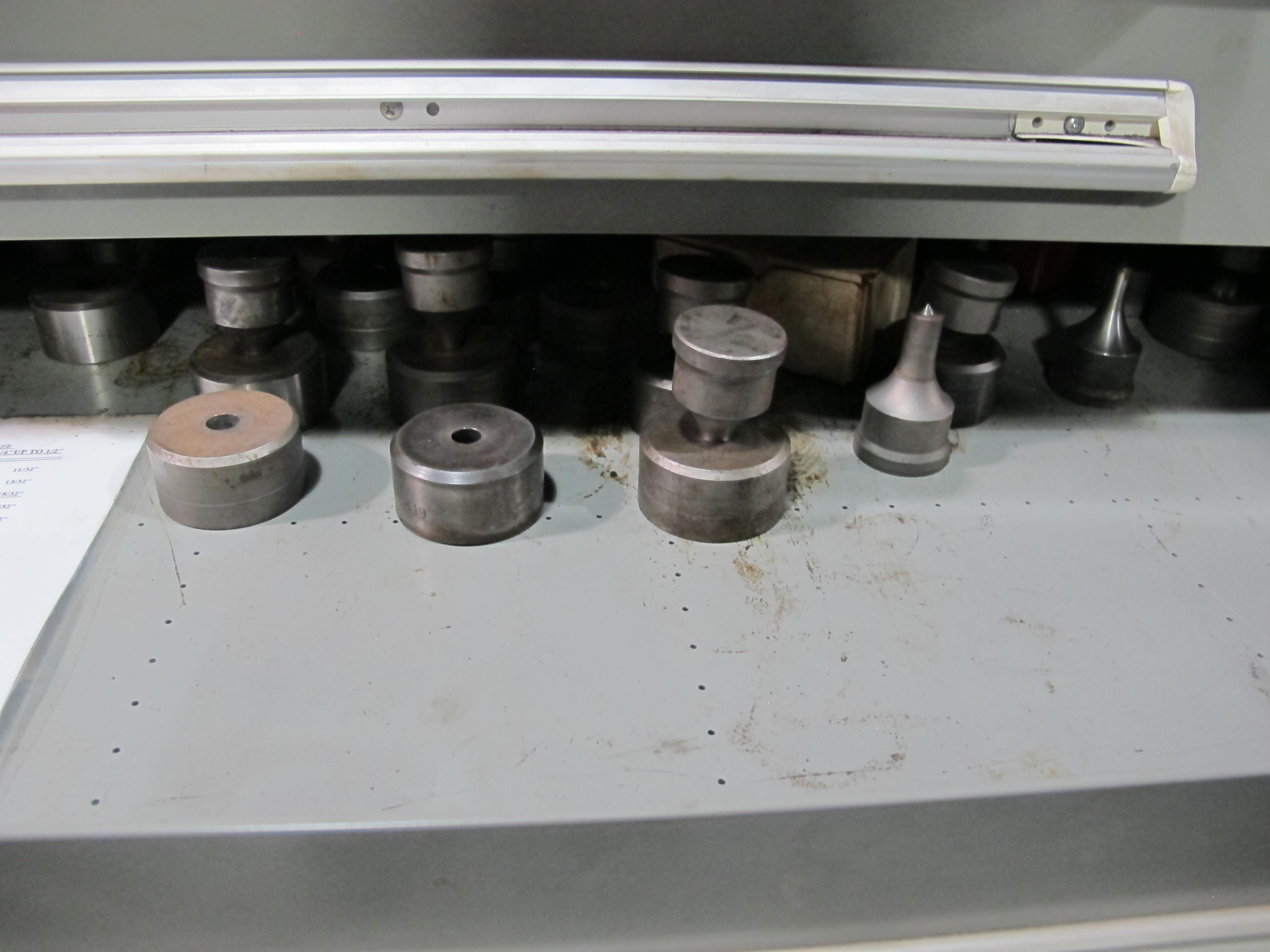 VIDMAR 6-DRAWER TOOL CABINET W/ DIES FOR PIRANHA (T-10) LOADING & HANDLING FEE $50-550