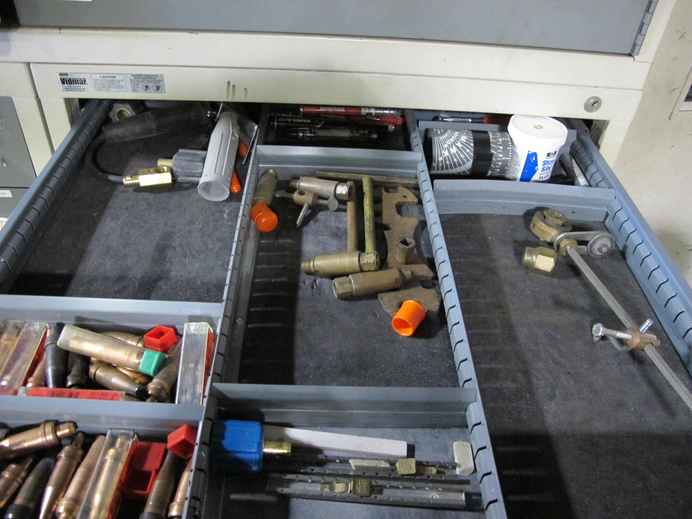 STANLEY VIDMAR 7-DRAWER TOOL CABINET W/ CONTENTS (T-10) LOADING & HANDLING FEE $50-603