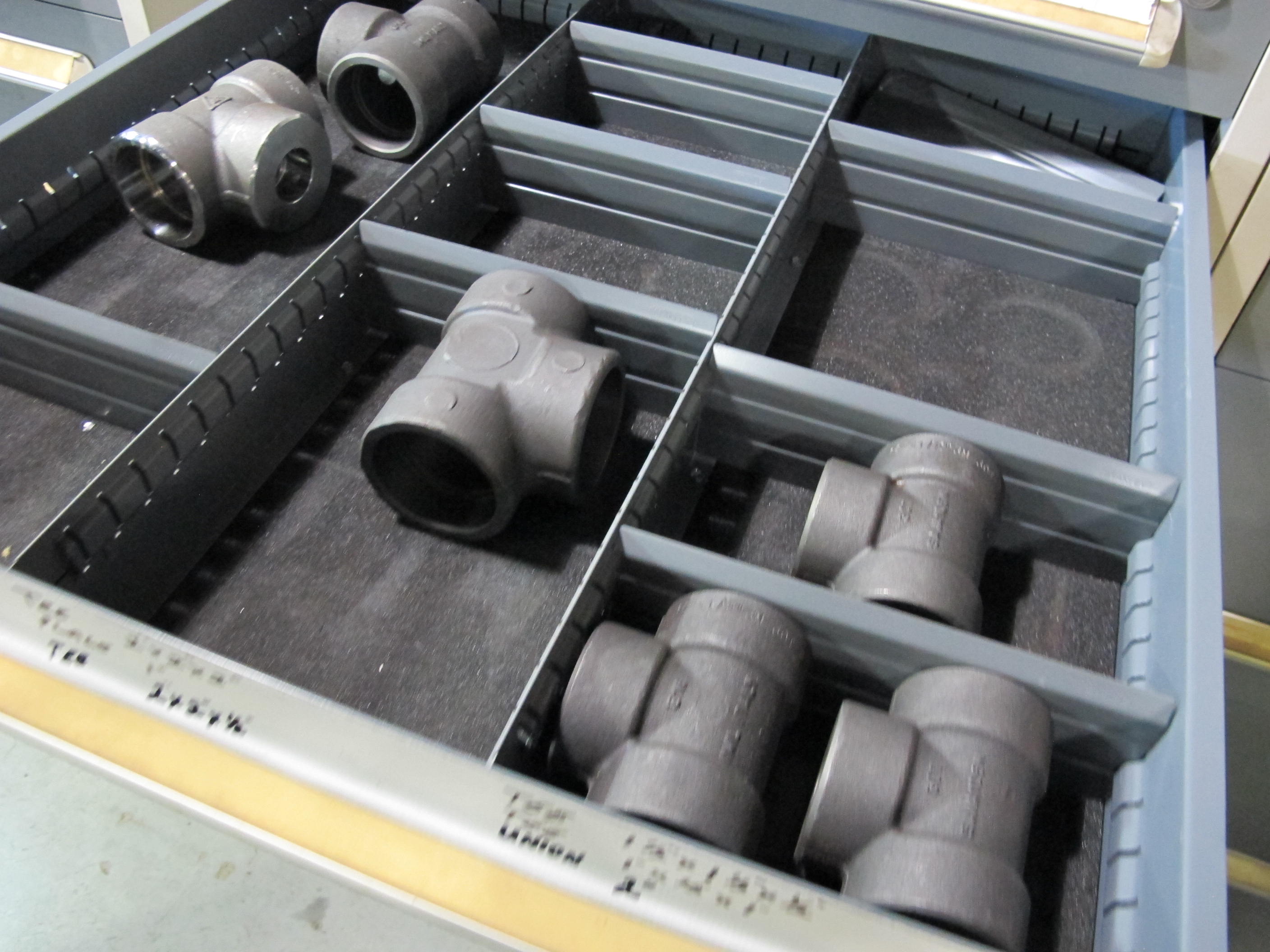 STANLEY VIDMAR 8-DRAWER TOOL CABINET W/ CONTENTS (T-10) LOADING & HANDLING FEE $50-605