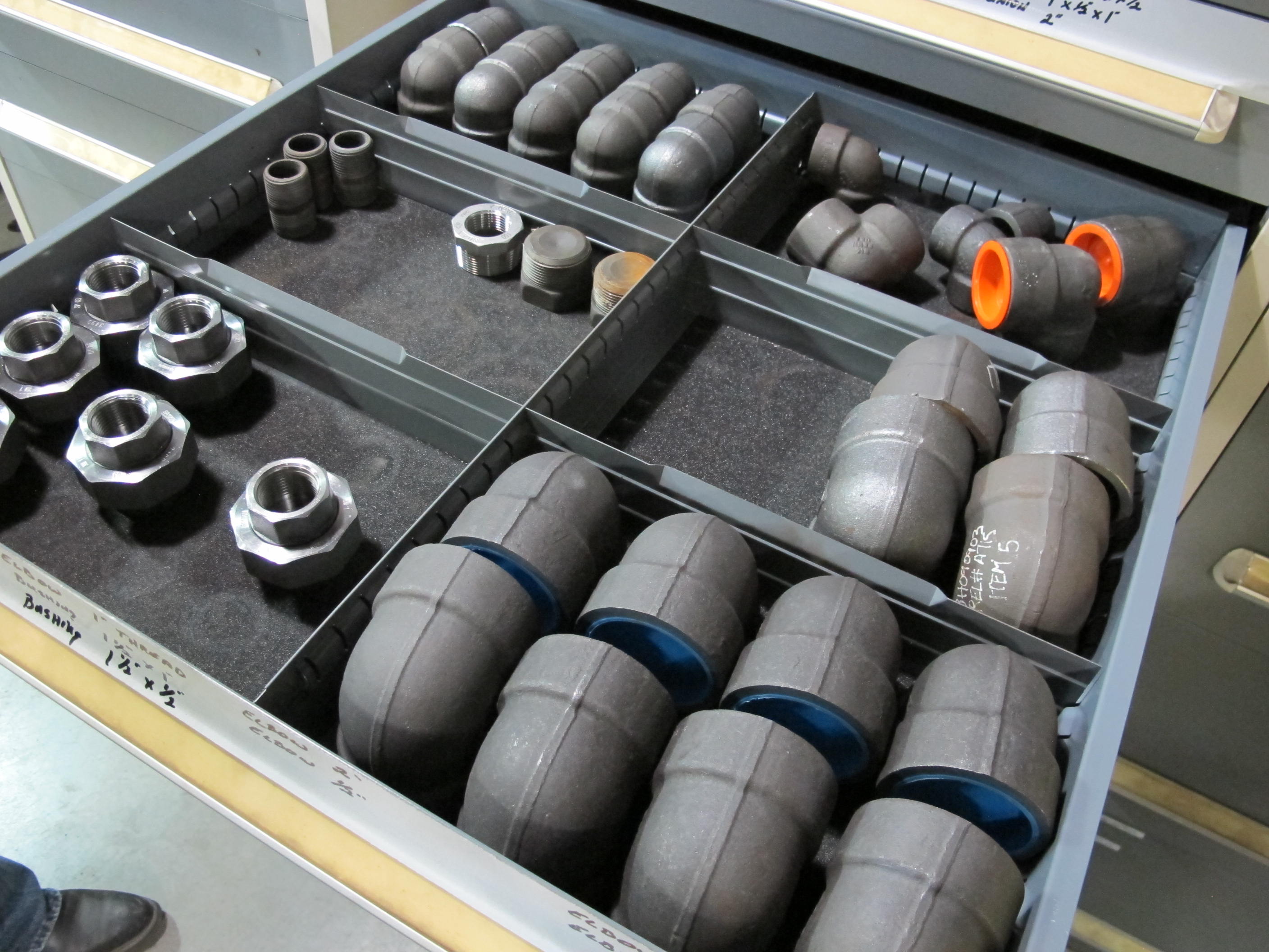 STANLEY VIDMAR 8-DRAWER TOOL CABINET W/ CONTENTS (T-10) LOADING & HANDLING FEE $50-605