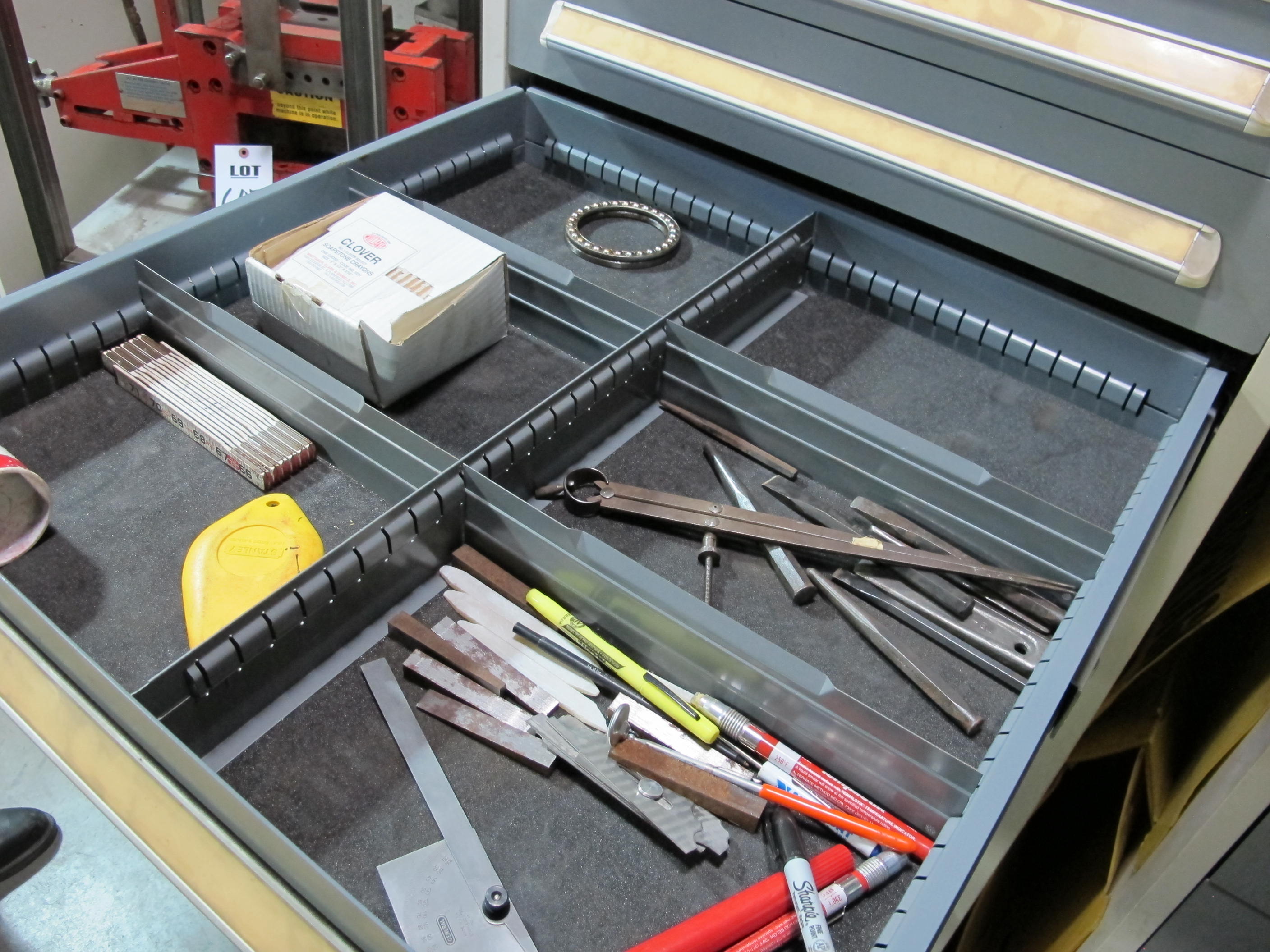 STANLEY VIDMAR 8-DRAWER TOOL CABINET W/ CONTENTS (T-10) LOADING & HANDLING FEE $50-606