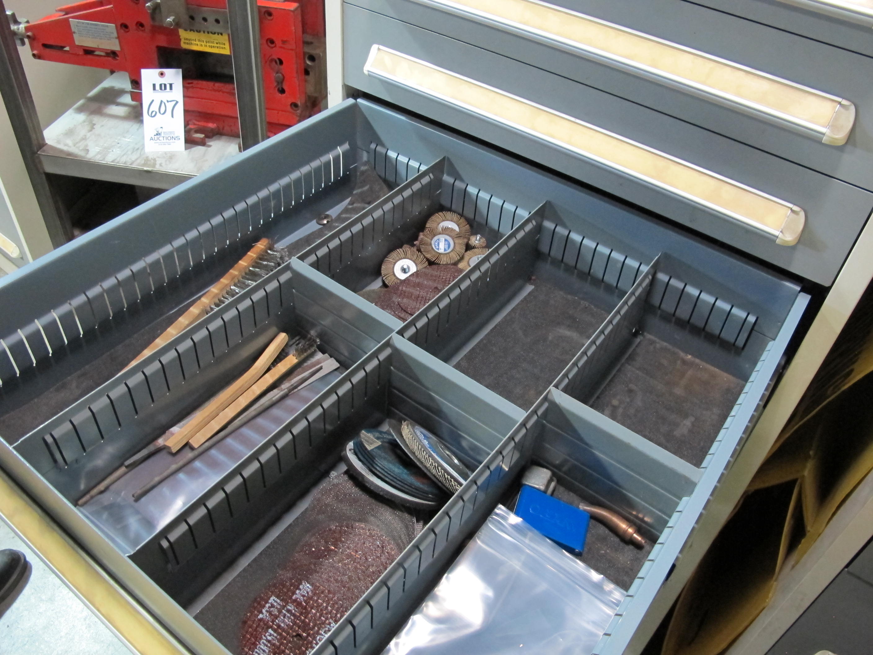 STANLEY VIDMAR 8-DRAWER TOOL CABINET W/ CONTENTS (T-10) LOADING & HANDLING FEE $50-606