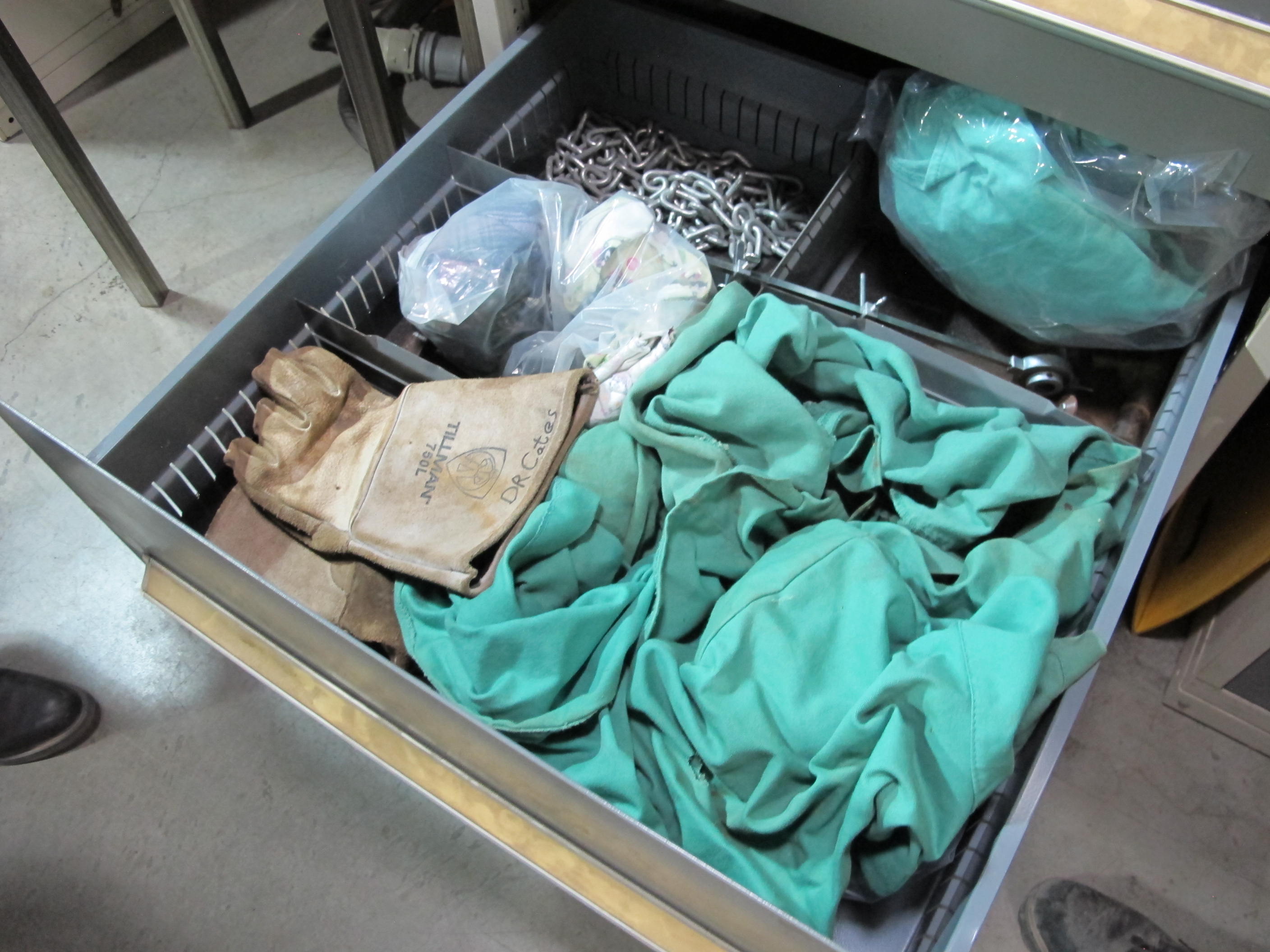 STANLEY VIDMAR 8-DRAWER TOOL CABINET W/ CONTENTS (T-10) LOADING & HANDLING FEE $50-606