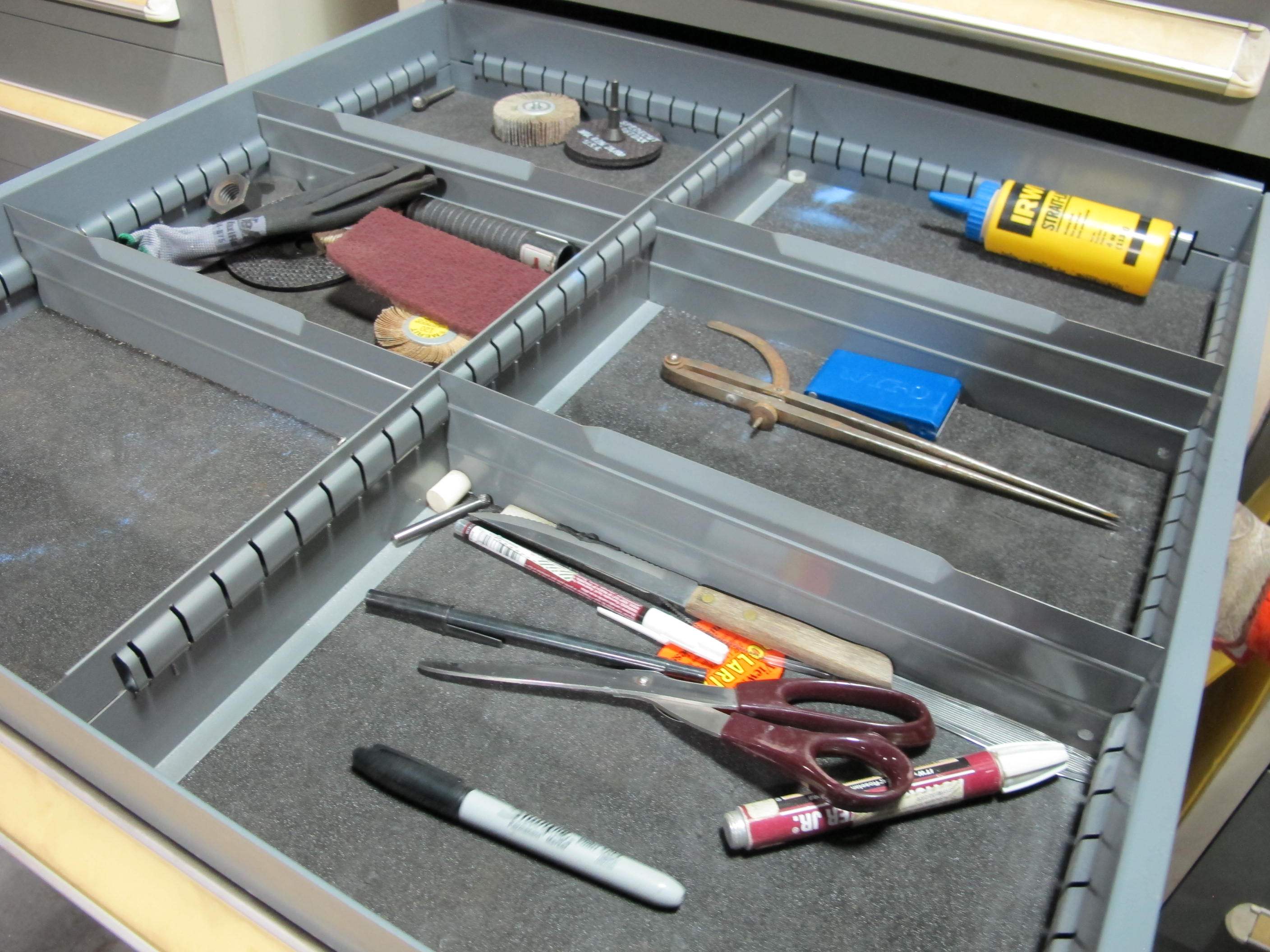 STANLEY VIDMAR 8-DRAWER TOOL CABINET W/ CONTENTS (T-10) LOADING & HANDLING FEE $50-609