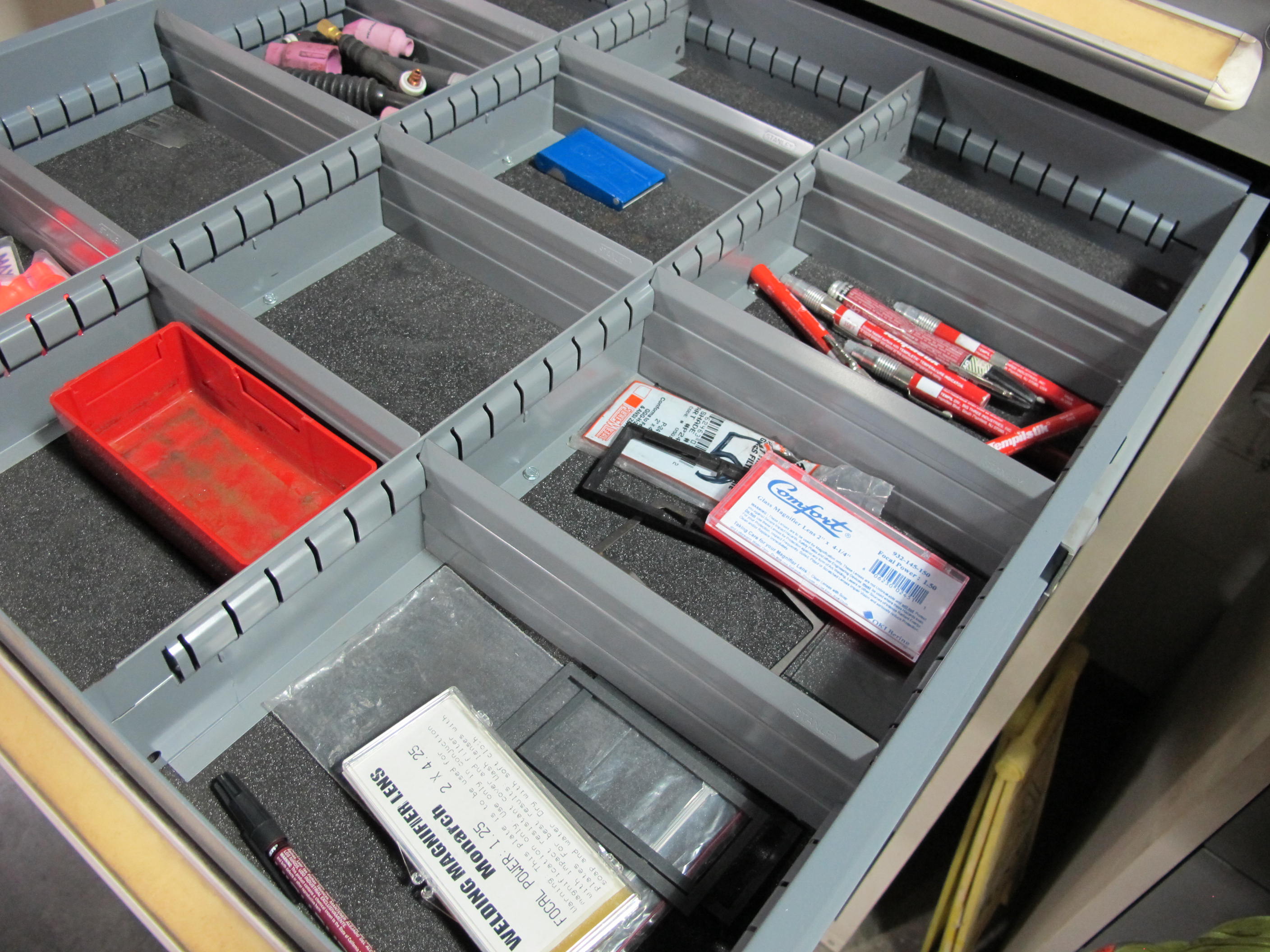 STANLEY VIDMAR 8-DRAWER TOOL CABINET W/ CONTENTS (T-10) LOADING & HANDLING FEE $50-610