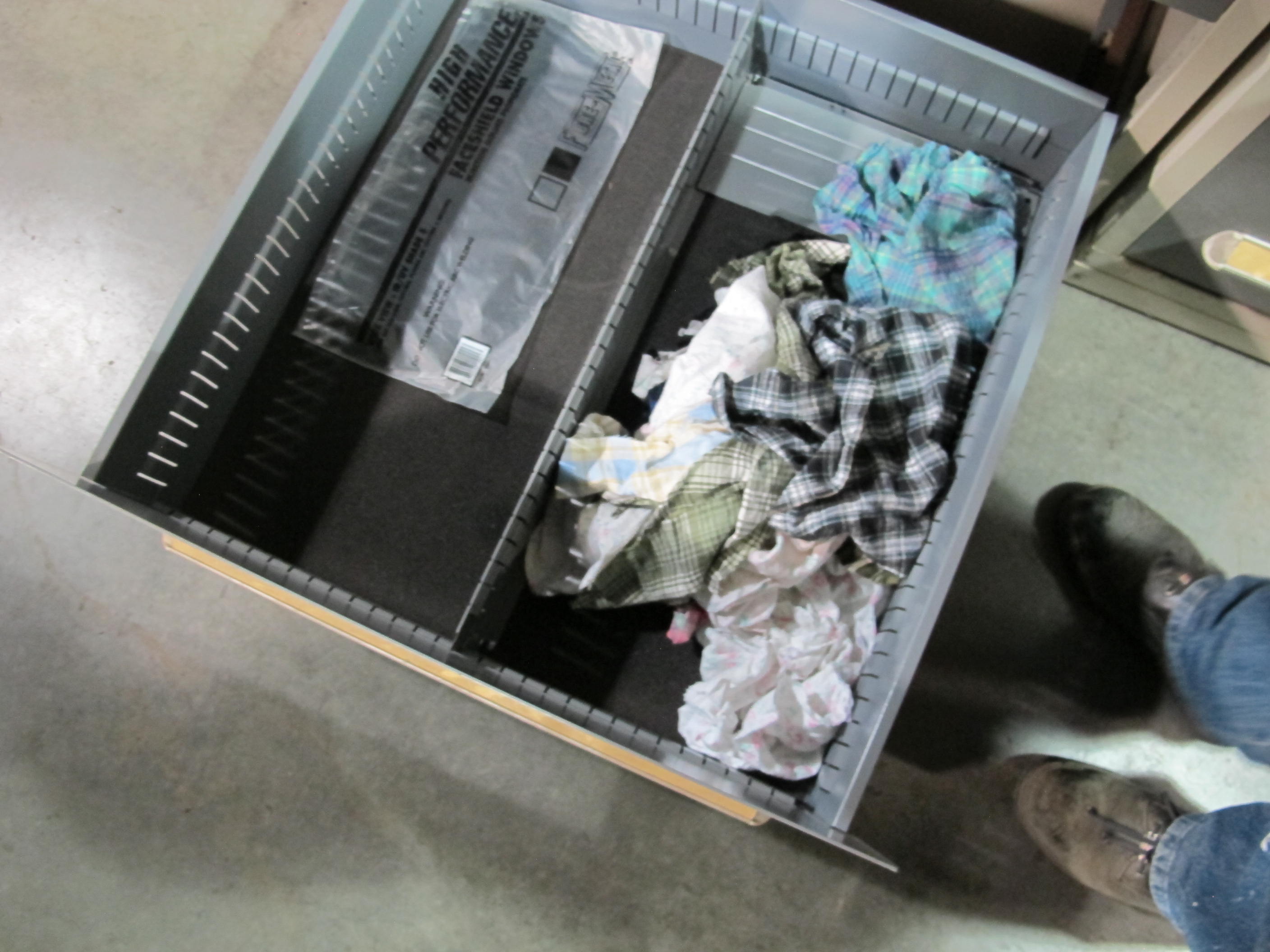 STANLEY VIDMAR 8-DRAWER TOOL CABINET W/ CONTENTS (T-10) LOADING & HANDLING FEE $50-611