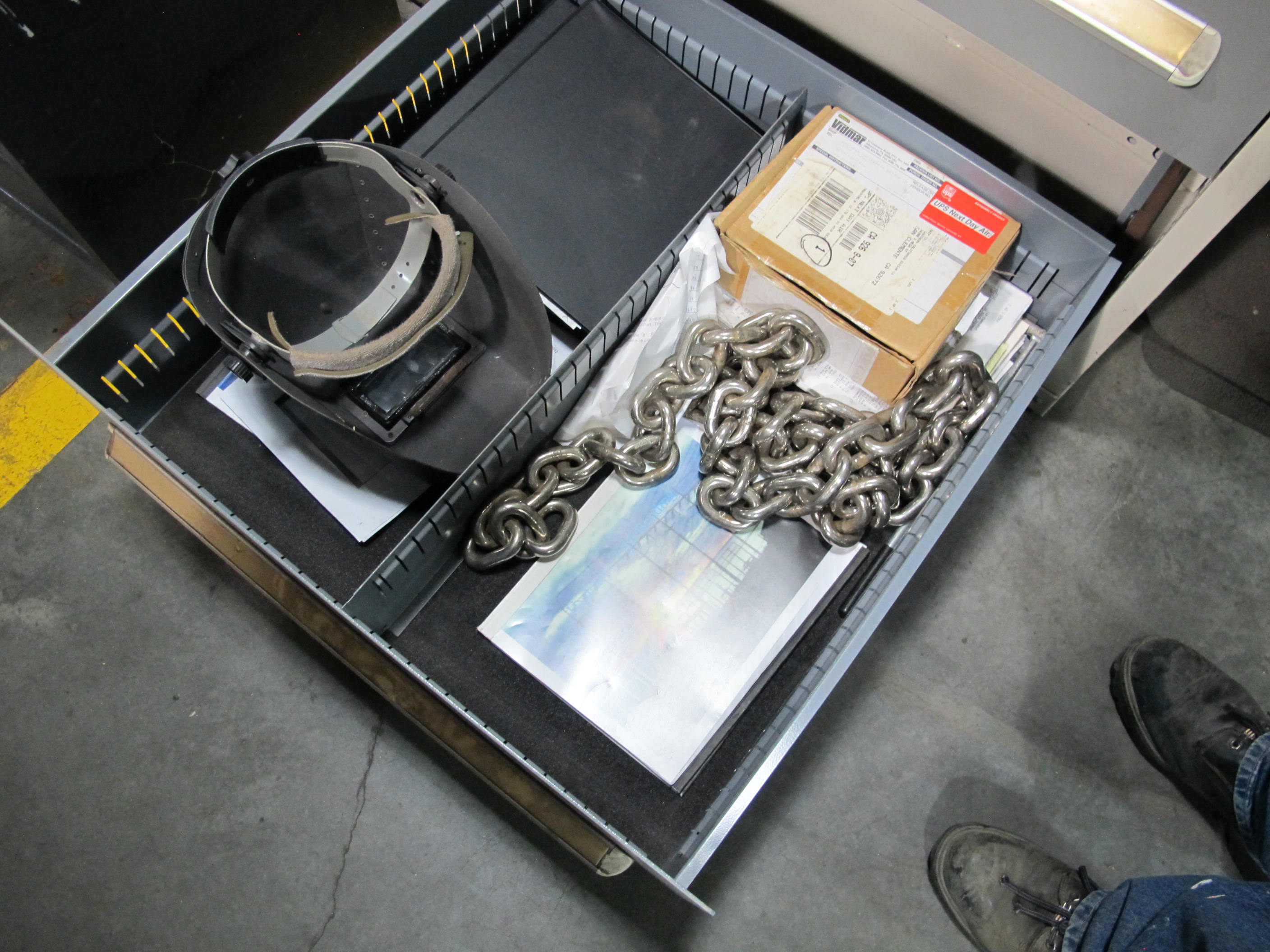 STANLEY VIDMAR 8-DRAWER TOOL CABINET W/ CONTENTS (T-10) LOADING & HANDLING FEE $50-613