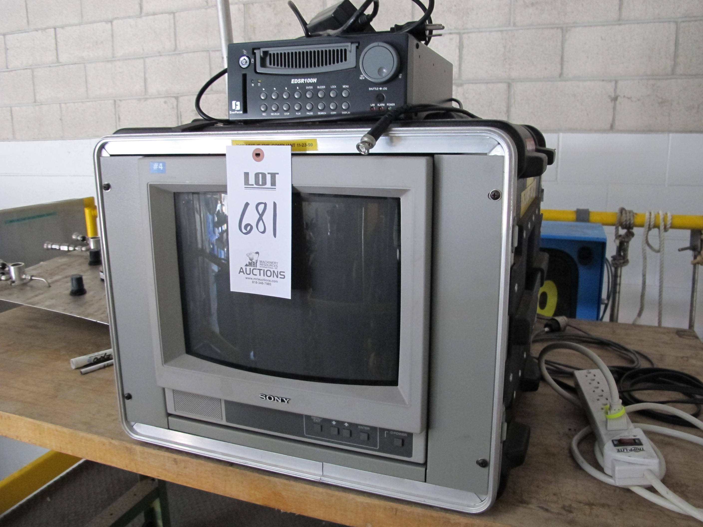 UNDERWATER CAMERA UNIT, SCREEN, CAMERA & SILVER BOX (NOT COMPLETE) (T-10) LOADING & HANDLING FEE $250-681