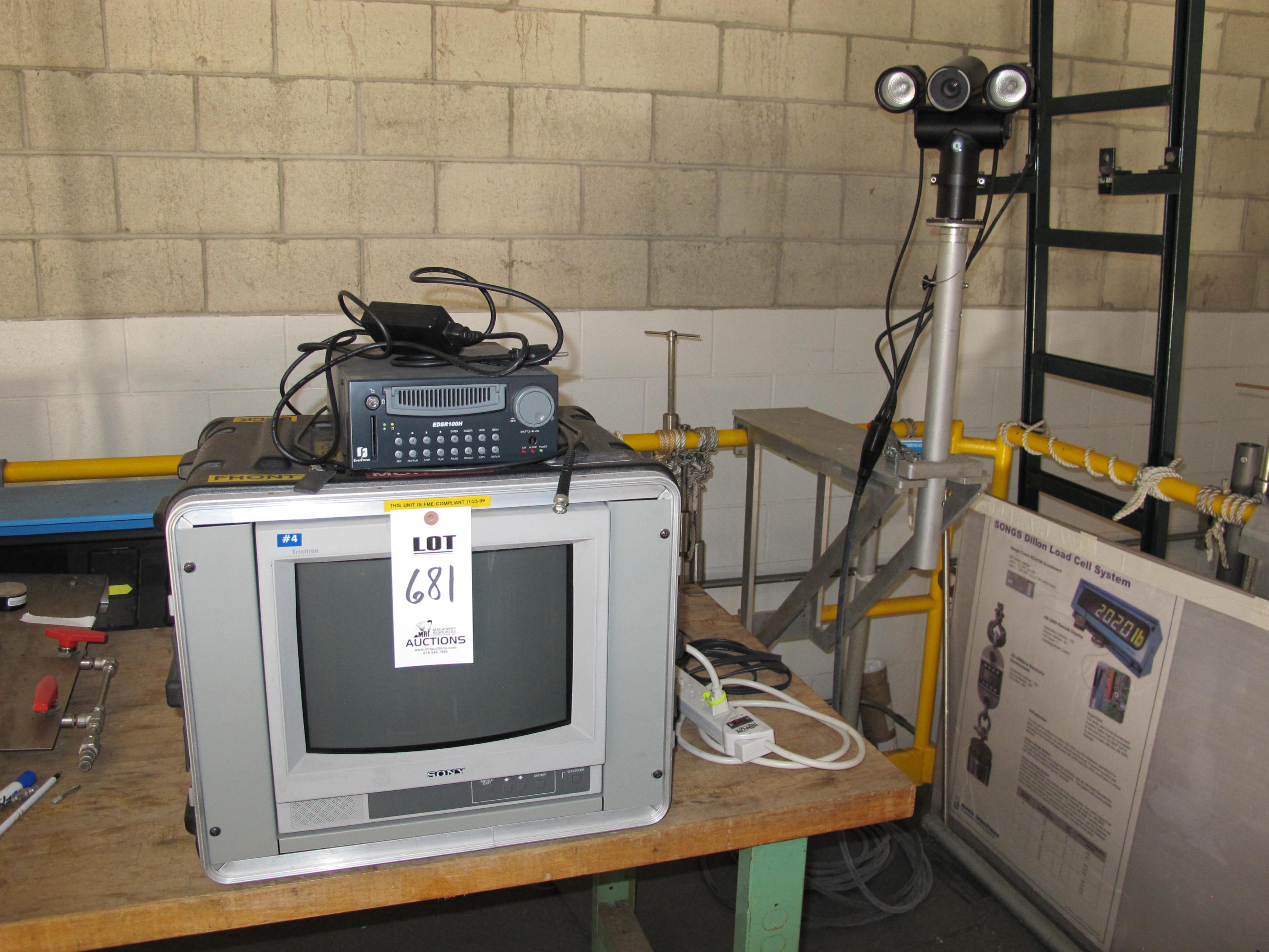 UNDERWATER CAMERA UNIT, SCREEN, CAMERA & SILVER BOX (NOT COMPLETE) (T-10) LOADING & HANDLING FEE $250-681