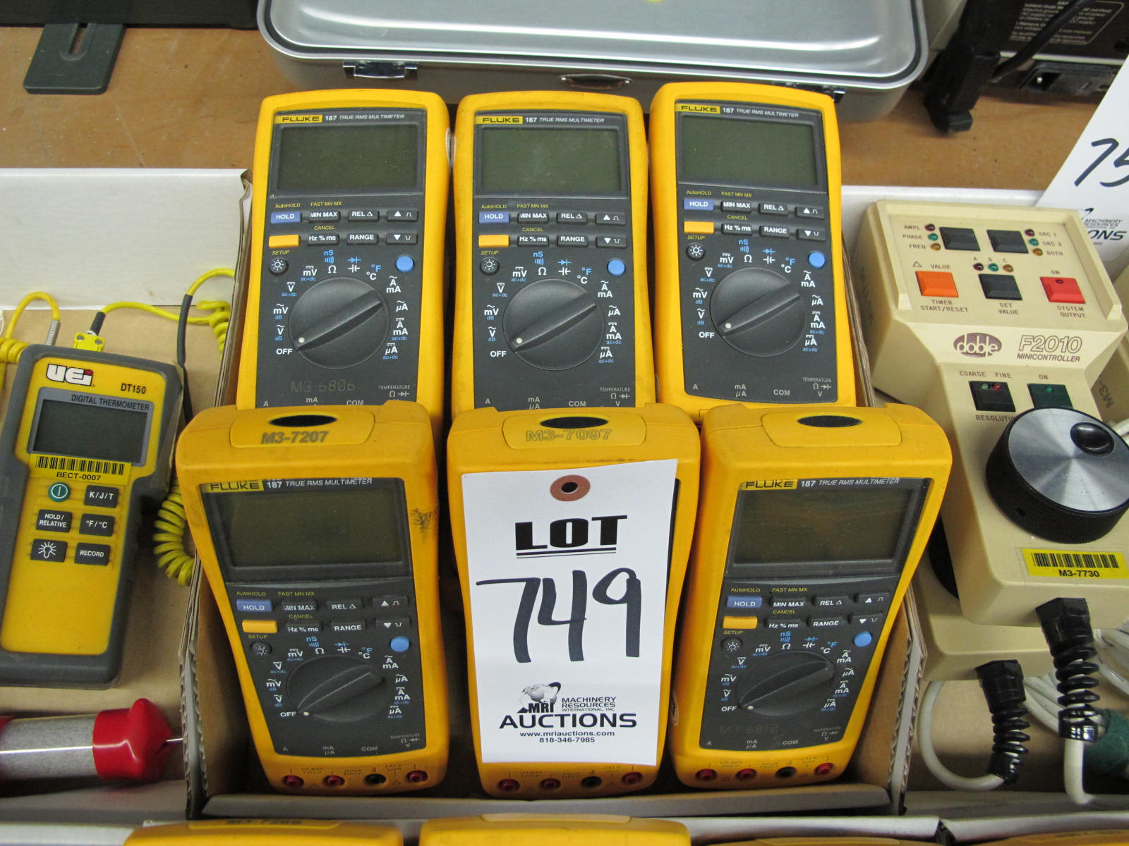 LOT (12) FLUKE MODEL 187 TRUE RMS MULTIMETERS (G-46) LOADING & HANDLING FEE $10-749