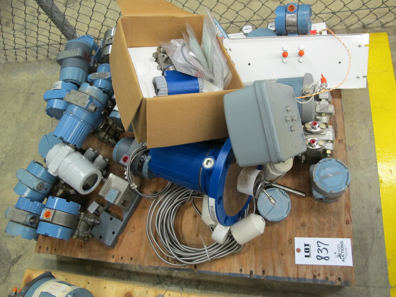LOT (2) PALLETS ROSEMOUNT VALVES & CONTROLLERS (G-46) LOADING & HANDLING FEE $25-837